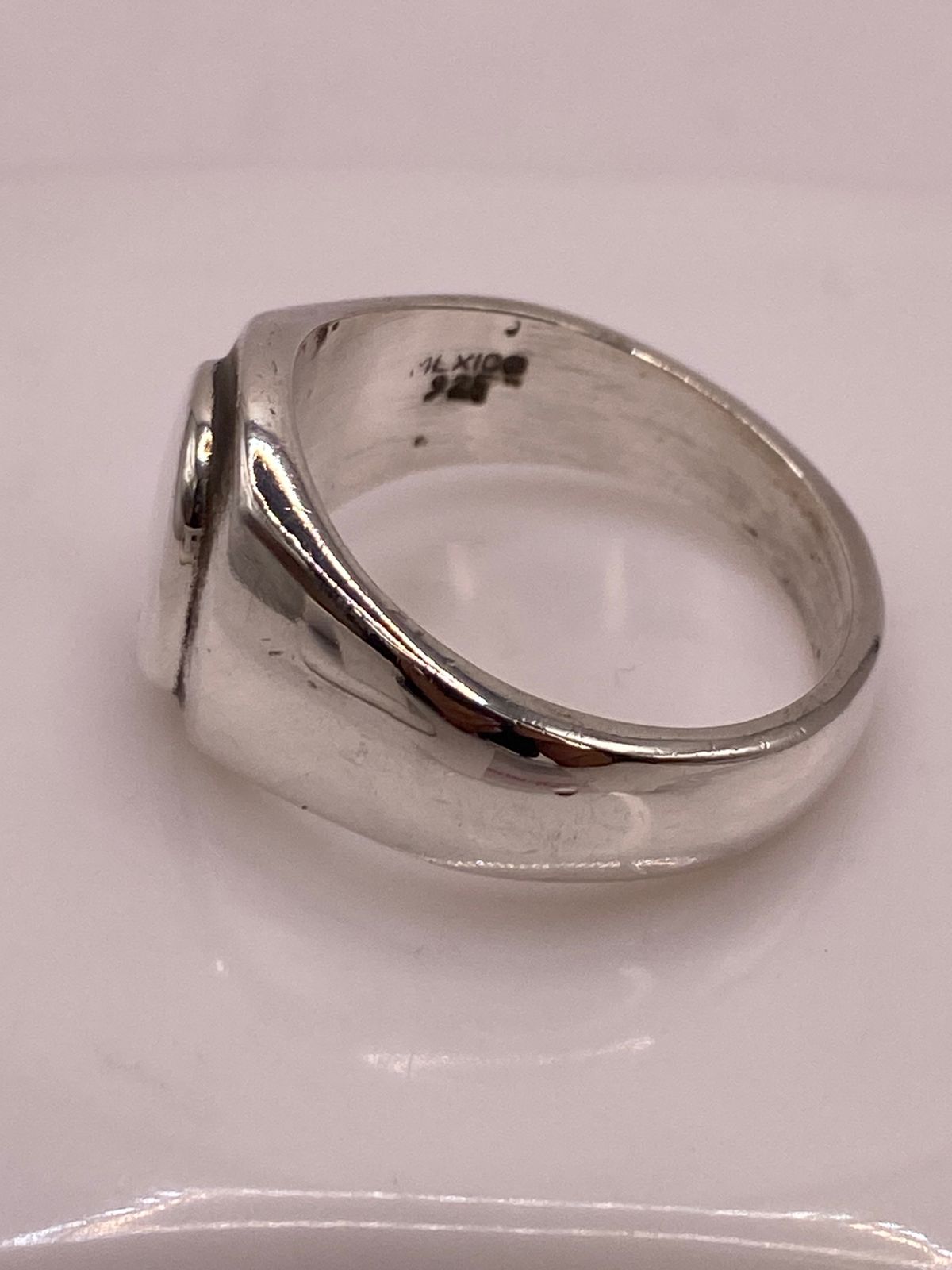Anillo Ovalado Liso de Plata Ley .925