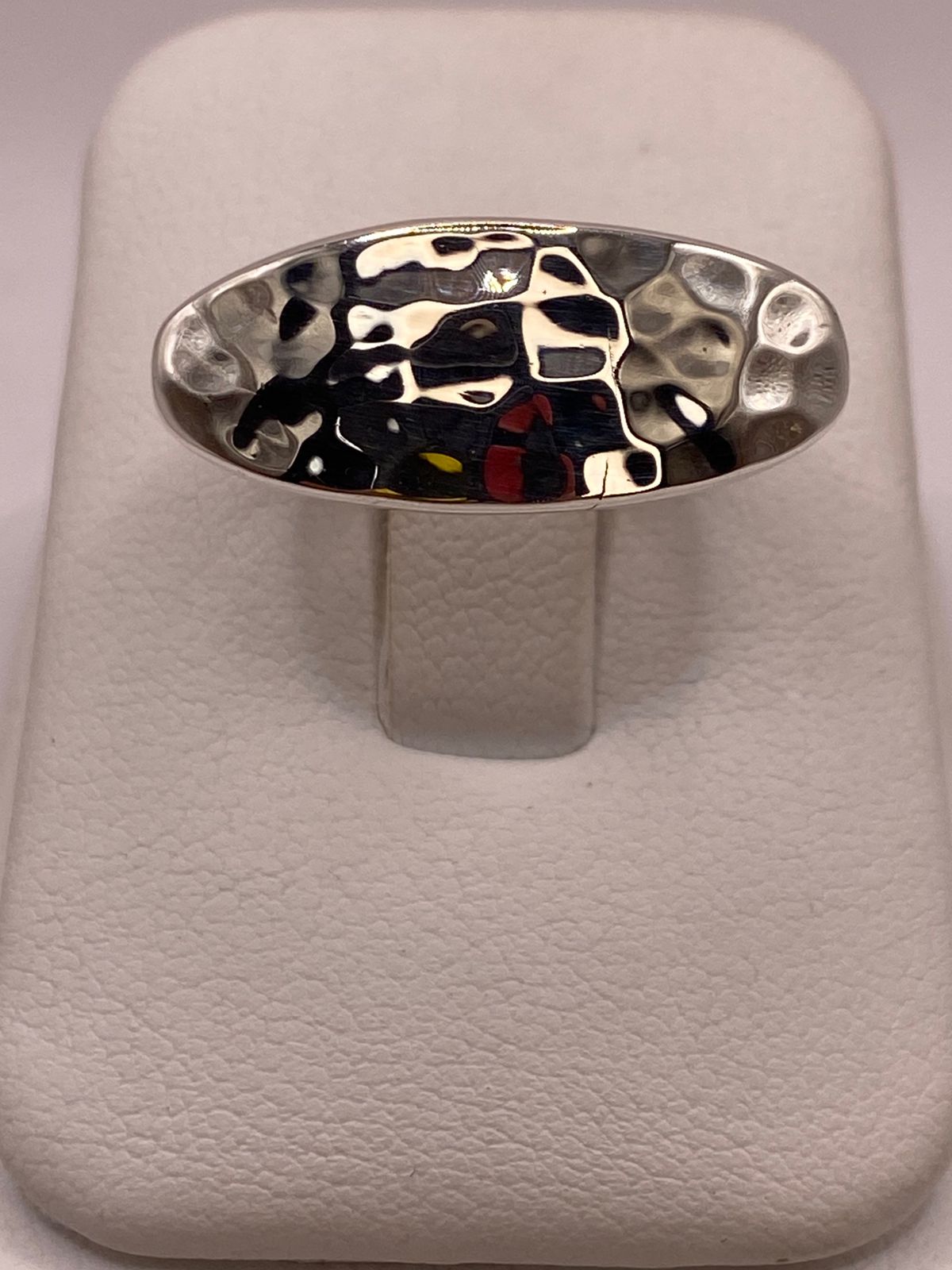 Anillo Ovalado Martillado de Plata Ley .925