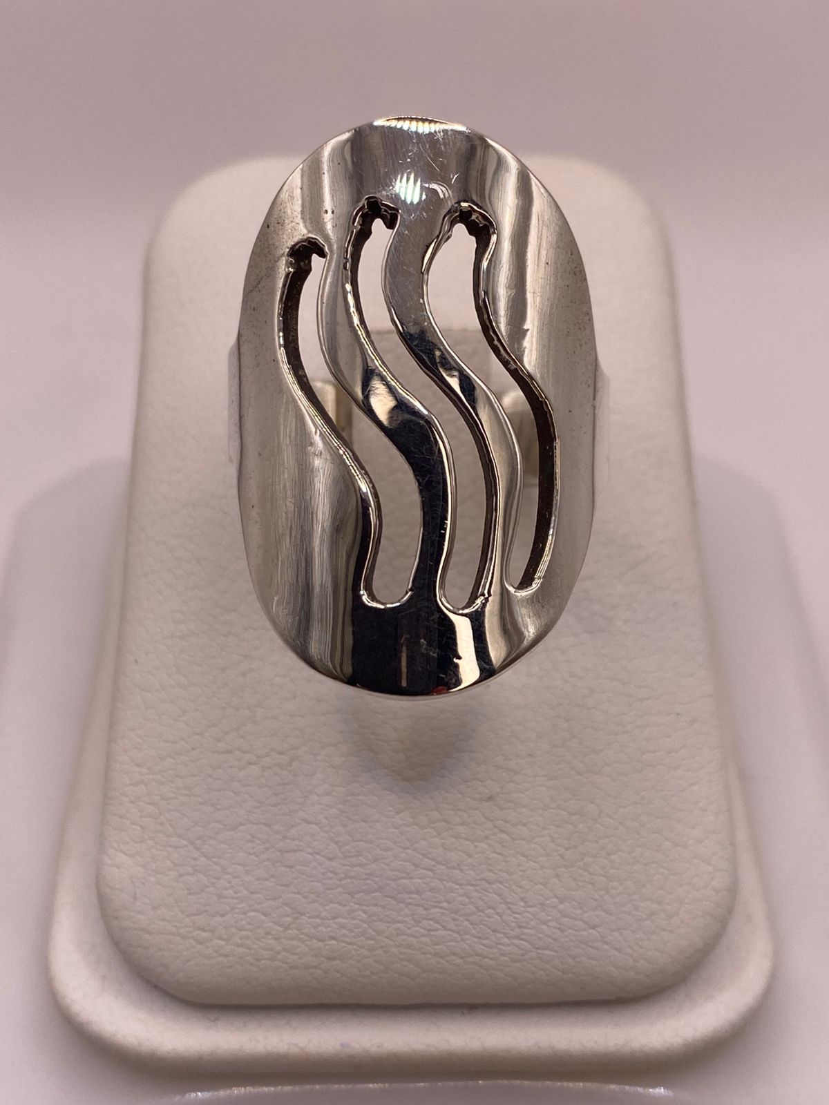 Anillo Ovalado Ondas en Plata .925