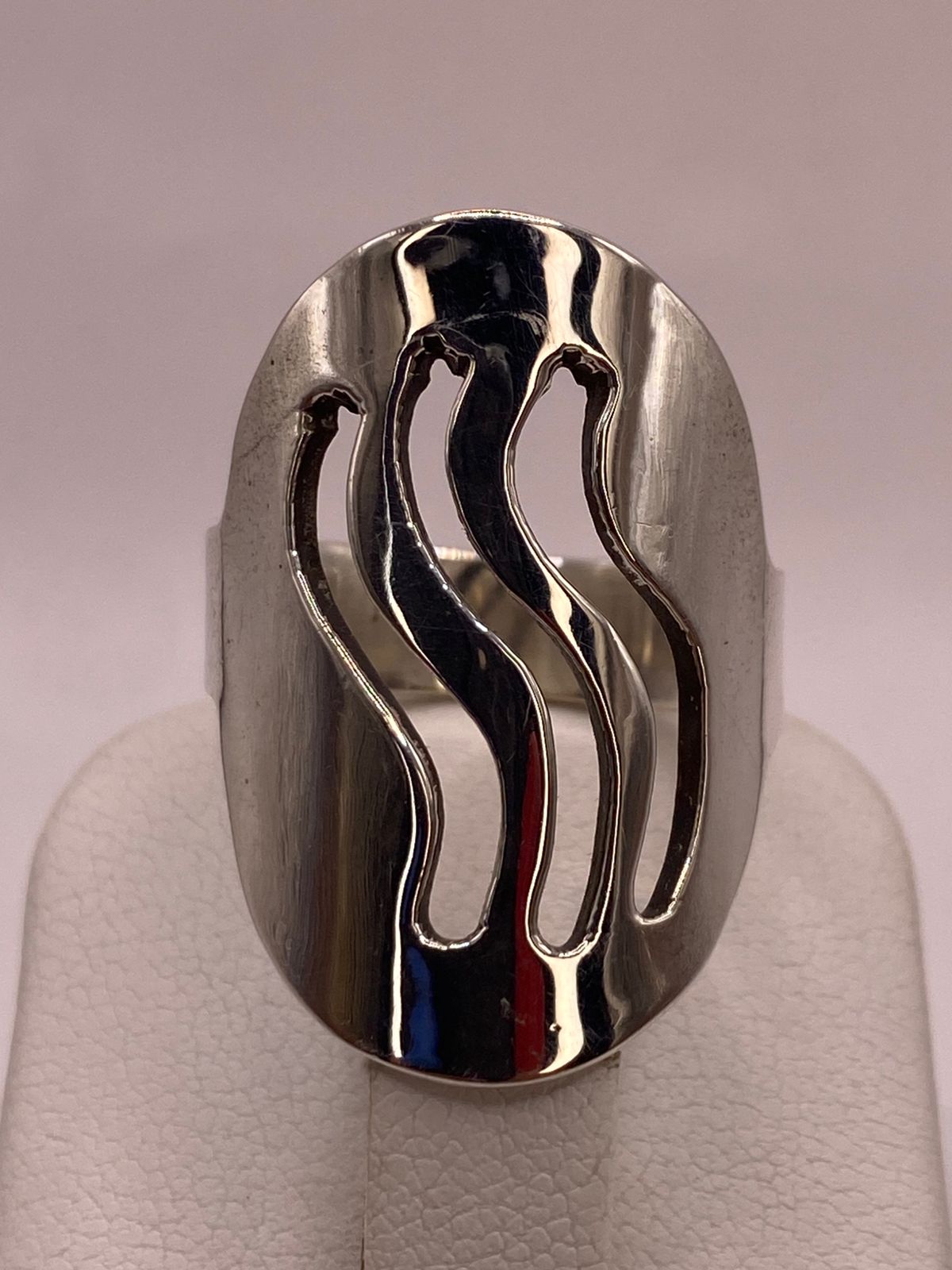 Anillo Ovalado Ondas en Plata .925