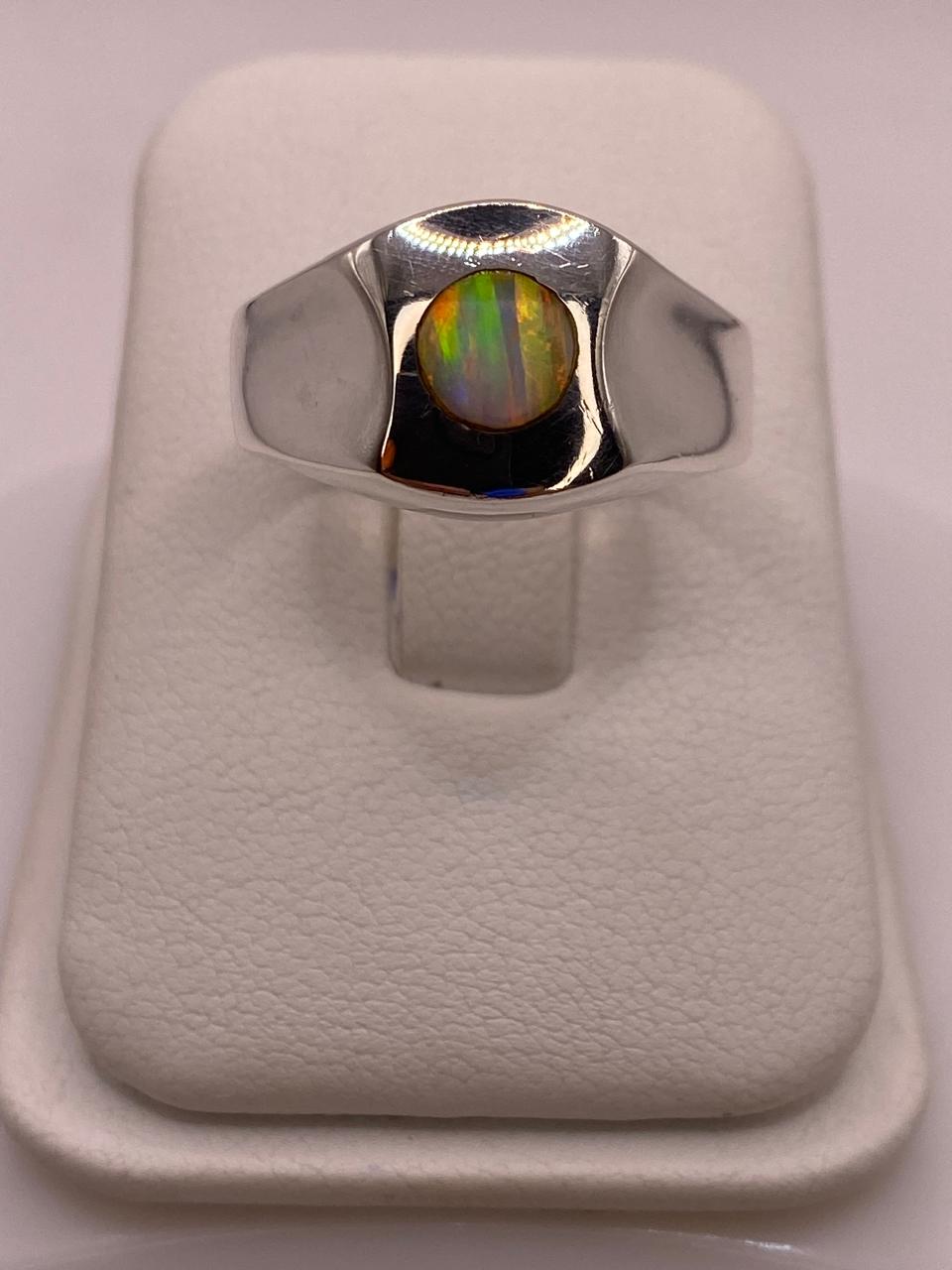 Anillo Ovalado con Ópalo de Fuego Multicolor en Plata .925