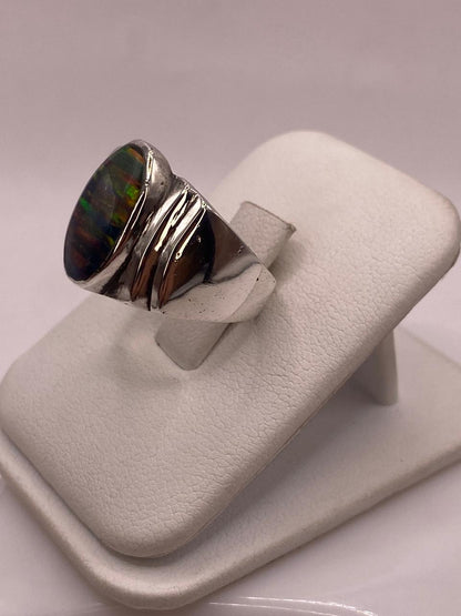Anillo Ovalado con Ópalo de Fuego Multicolor en Plata .925, vista lateral