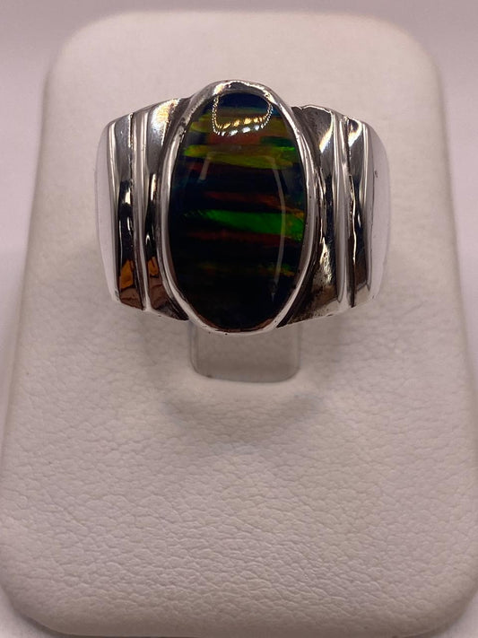 Anillo Ovalado con Ópalo de Fuego Multicolor en Plata .925 en báscula mostrando peso