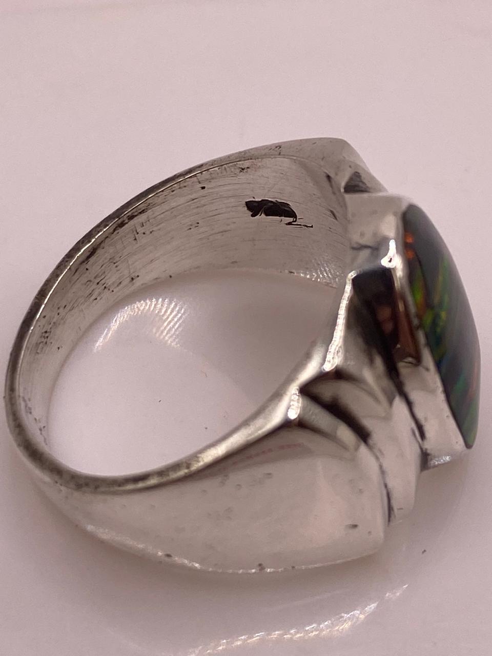 Anillo Ovalado con Ópalo de Fuego Multicolor en Plata .925