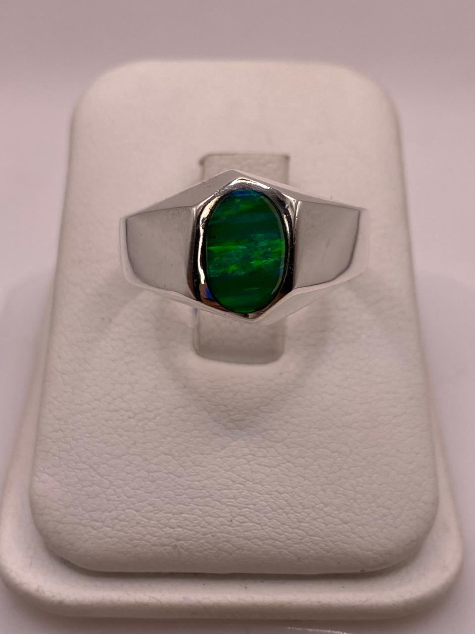 Anillo Ovalado con Ópalo de Fuego Verde en Plata .925