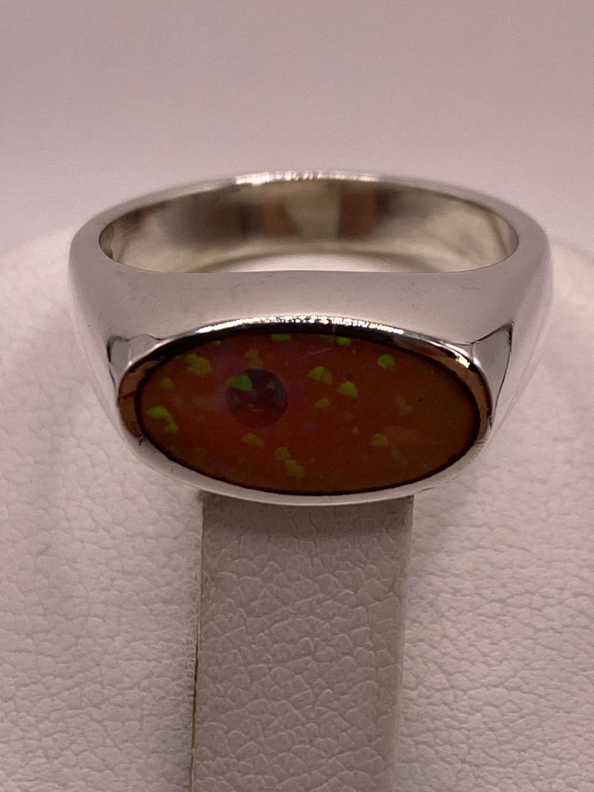 Anillo Ovalado en Plata Ley 925 con Ópalo de Fuego