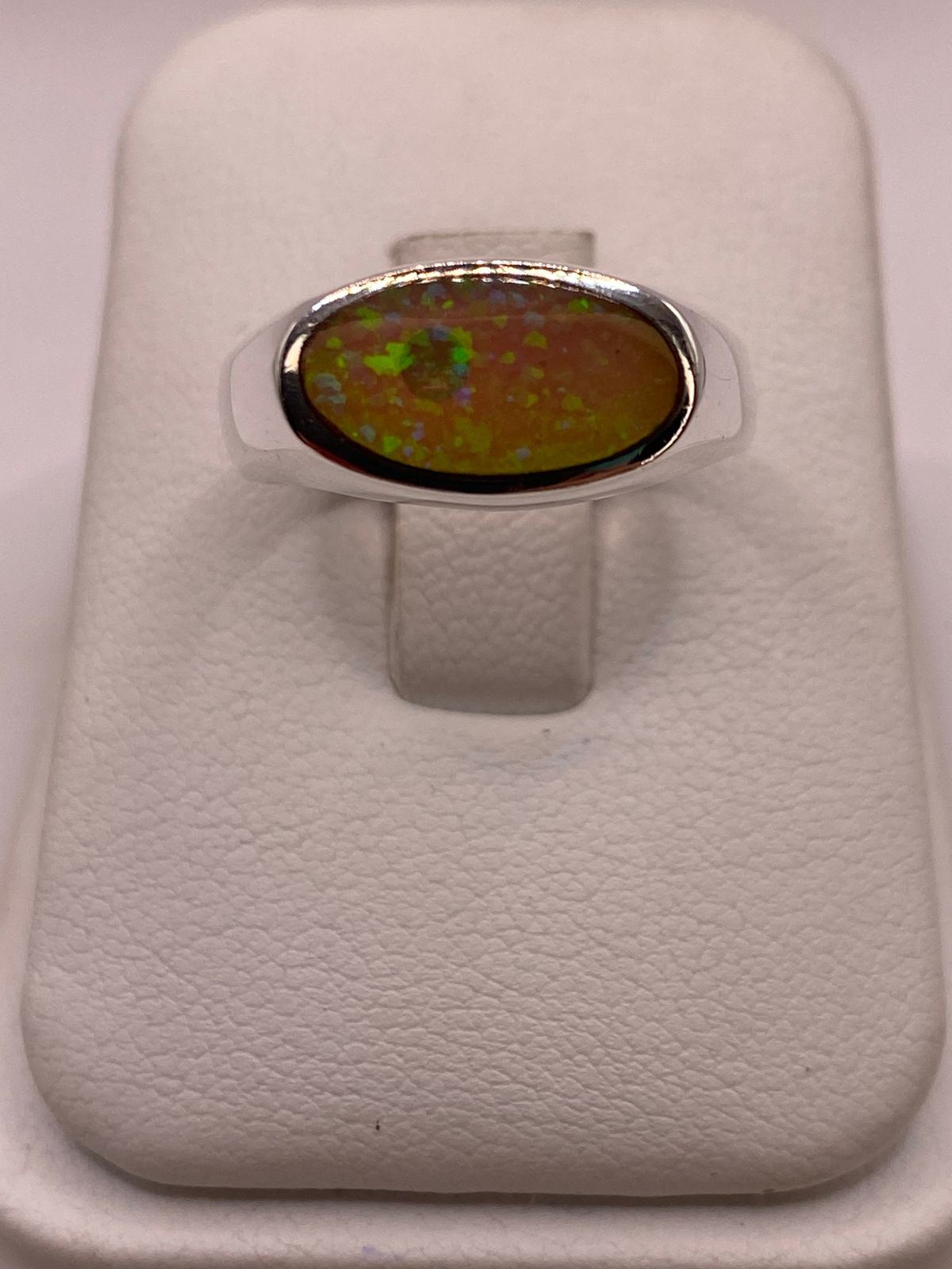 Anillo Ovalado en Plata Ley 925 con Ópalo de Fuego