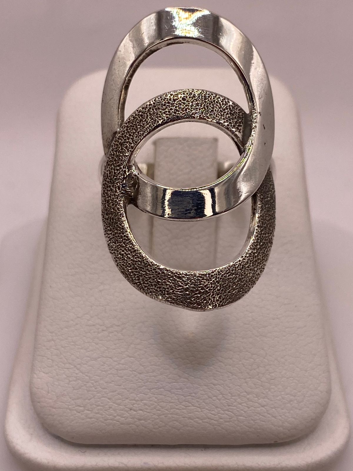 Anillo Óvalos Entrelazados en Plata .925