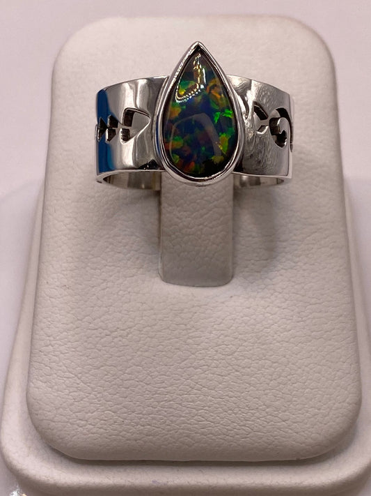 🔥 Anillo con Piedra Ópalo de Fuego en Forma de Gota en Plata Ley 950 en báscula mostrando peso