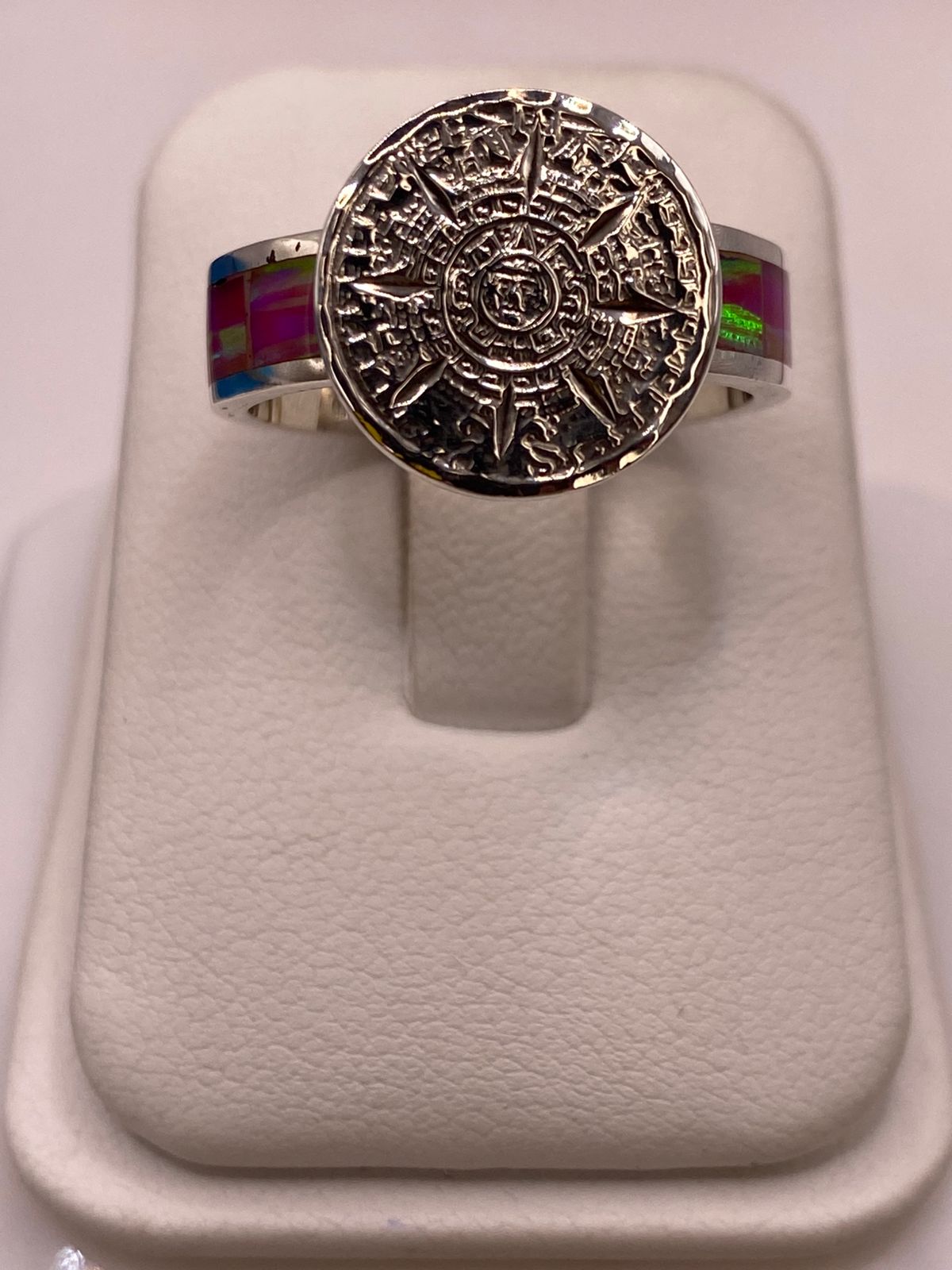 Anillo de Plata Ley 950 con Piedra Ópalo de Fuego y Diseño de Calendario Azteca