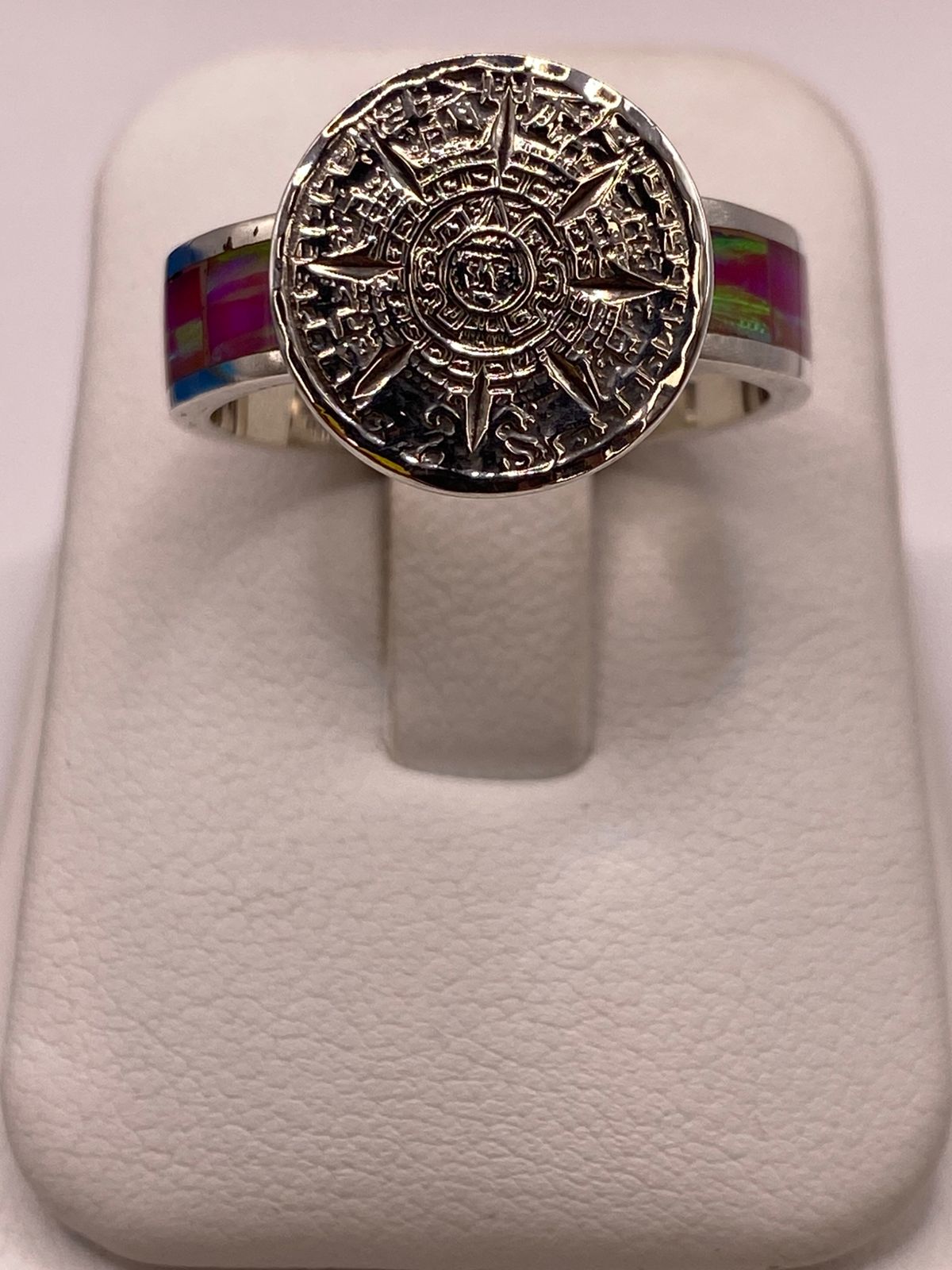 Anillo de Plata Ley 950 con Piedra Ópalo de Fuego y Diseño de Calendario Azteca