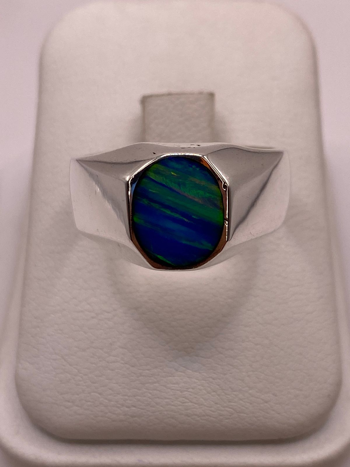 Anillo en Plata Ley 925 con Ópalo de Fuego Diseño Ovalado Moderno