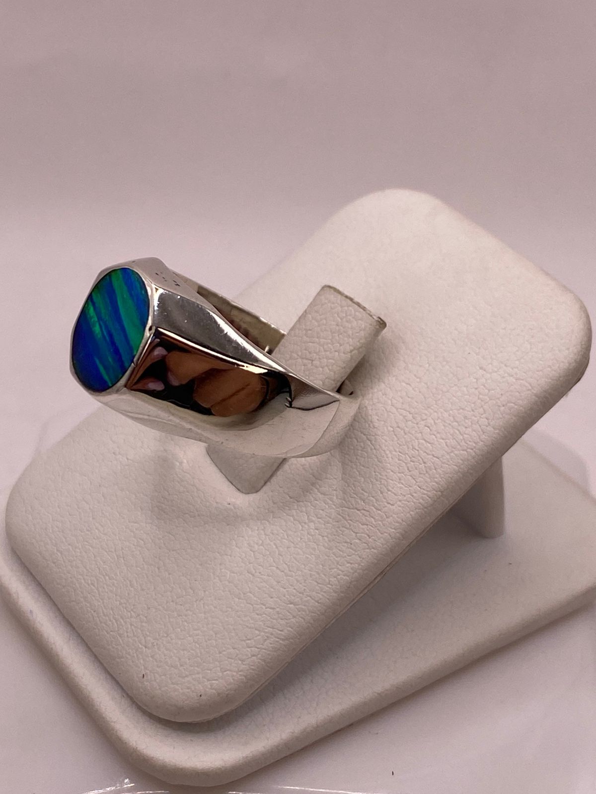 Anillo en Plata Ley 925 con Ópalo de Fuego Diseño Ovalado Moderno