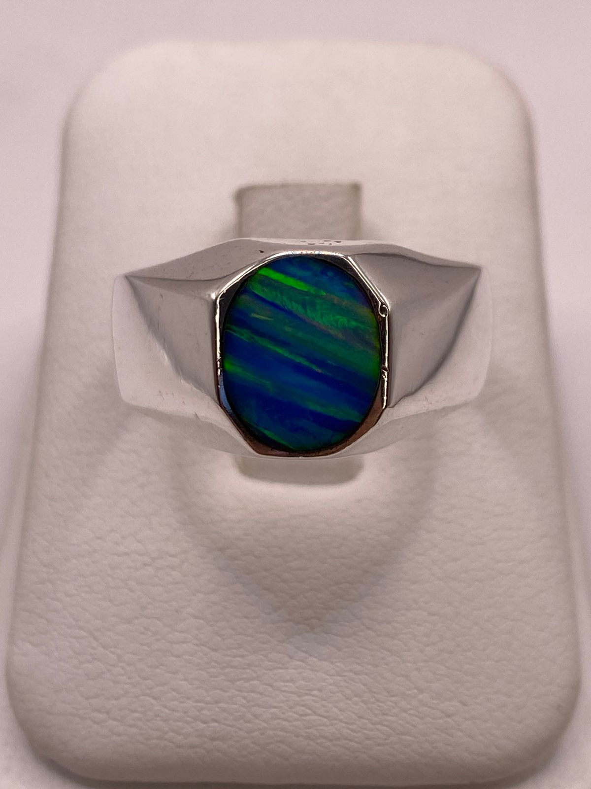 Anillo en Plata Ley 925 con Ópalo de Fuego Diseño Ovalado Moderno