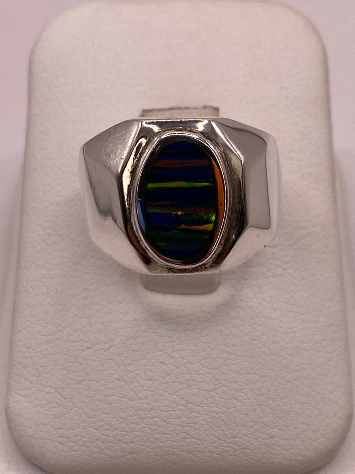 Anillo en Plata Ley 925 con Ópalo de Fuego Diseño Ovalado Moderno