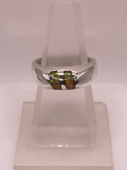 Anillo Plata Ley 925 con Ópalo de Fuego Diseño Moderno de Doble Incrustación, vista de detalle