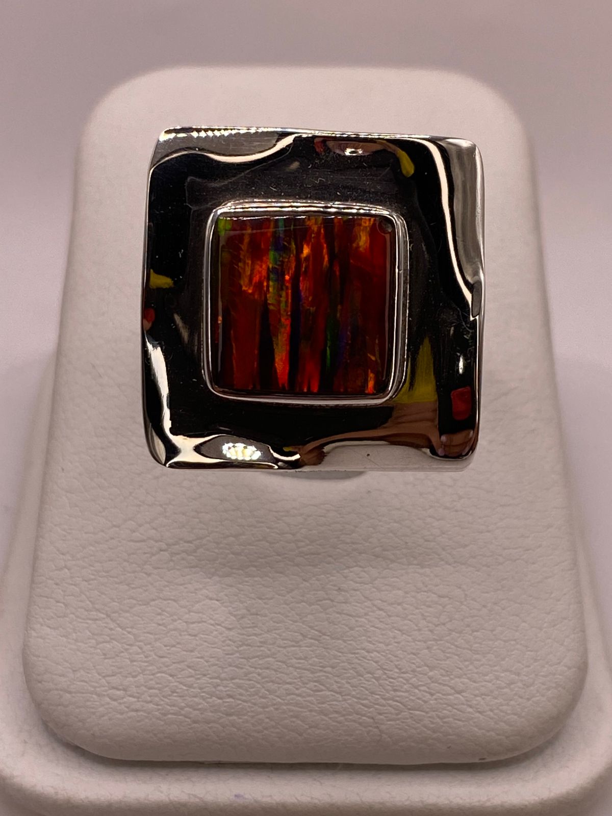 Anillo Plata Ley 925 con Ópalo de Fuego Montura Cuadrada Moderna