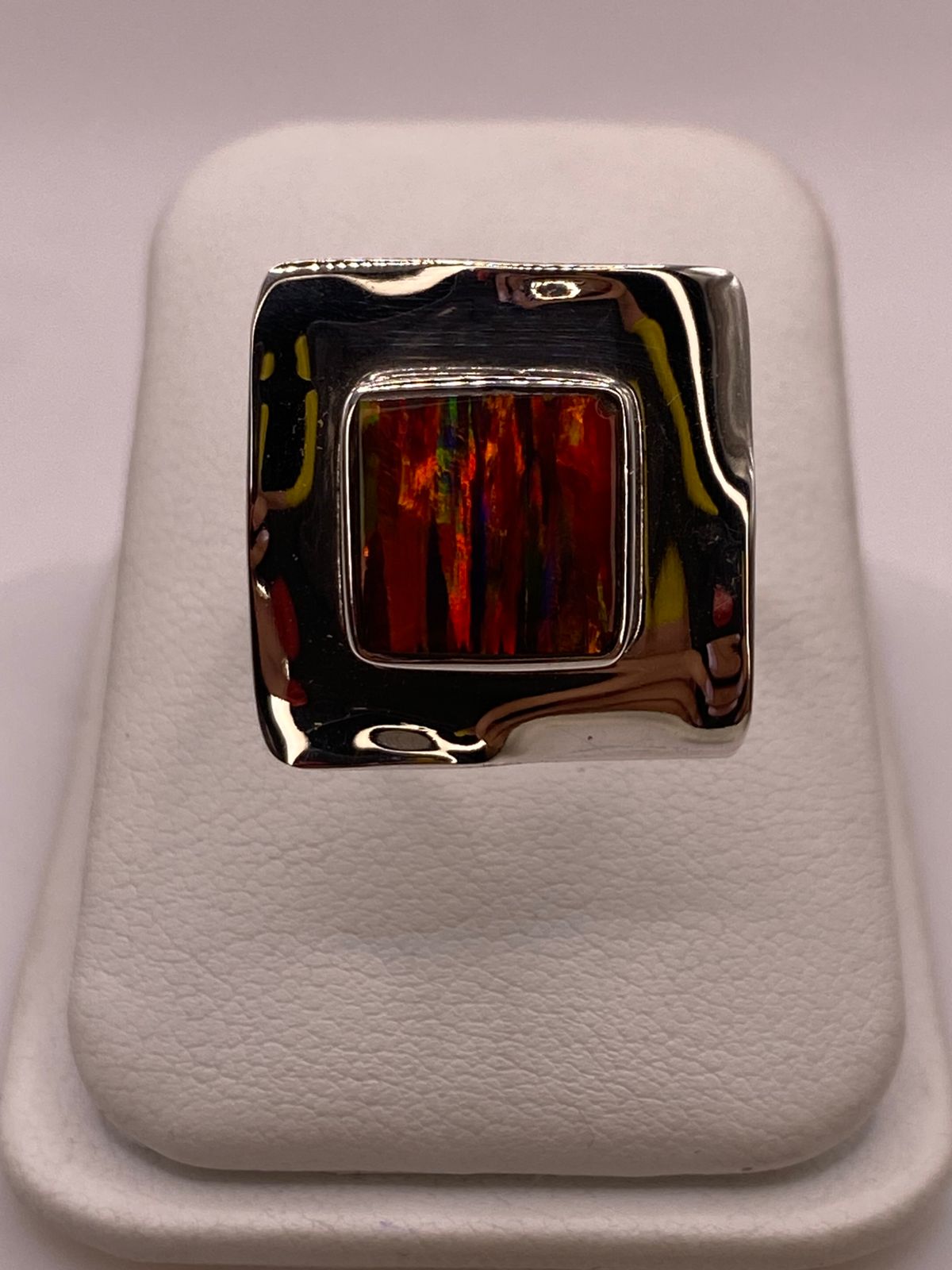 Anillo Plata Ley 925 con Ópalo de Fuego Montura Cuadrada Moderna