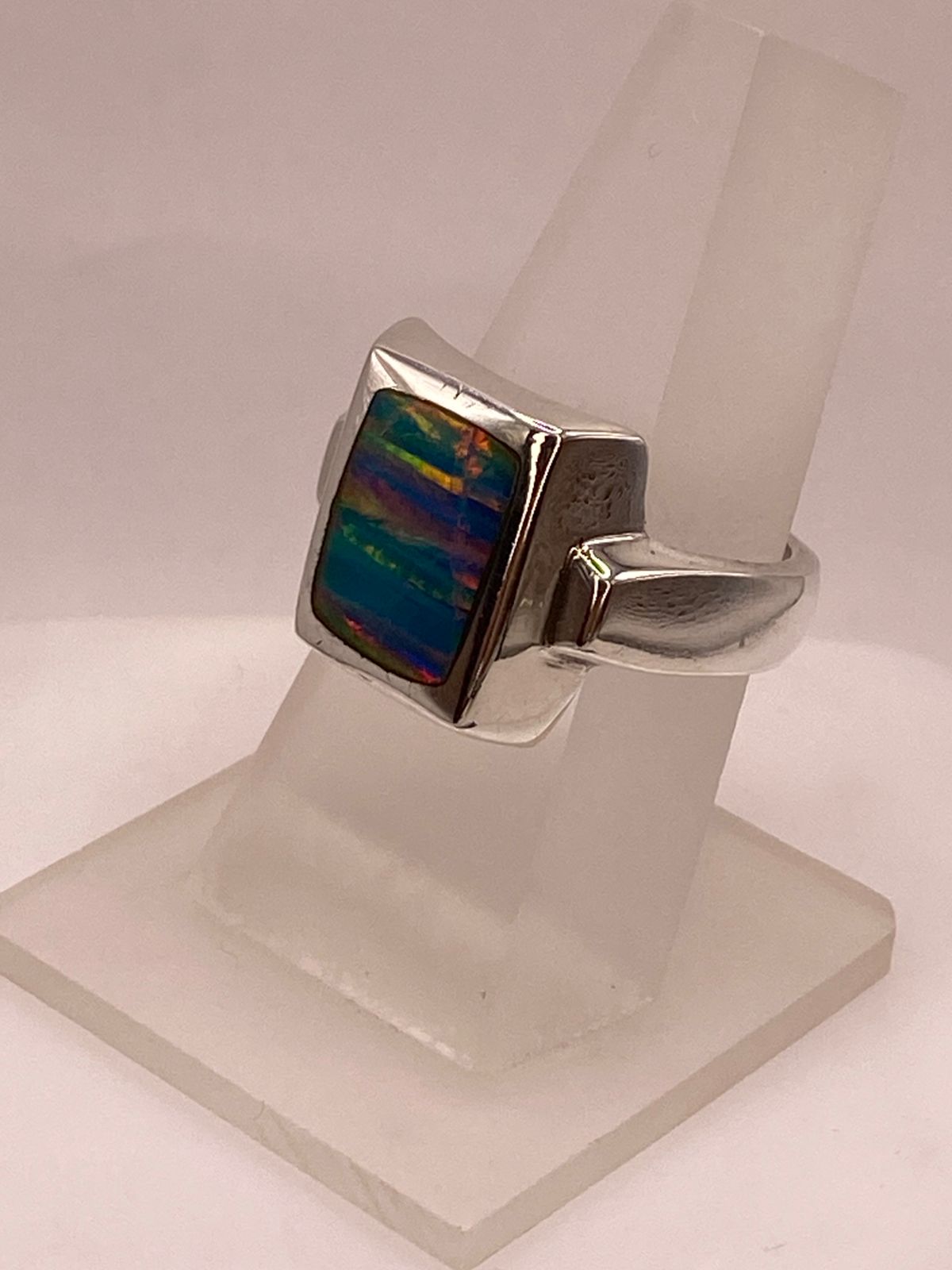 Anillo Plata Ley 925 con Ópalo de Fuego Multicolor Diseño Rectangular Moderno