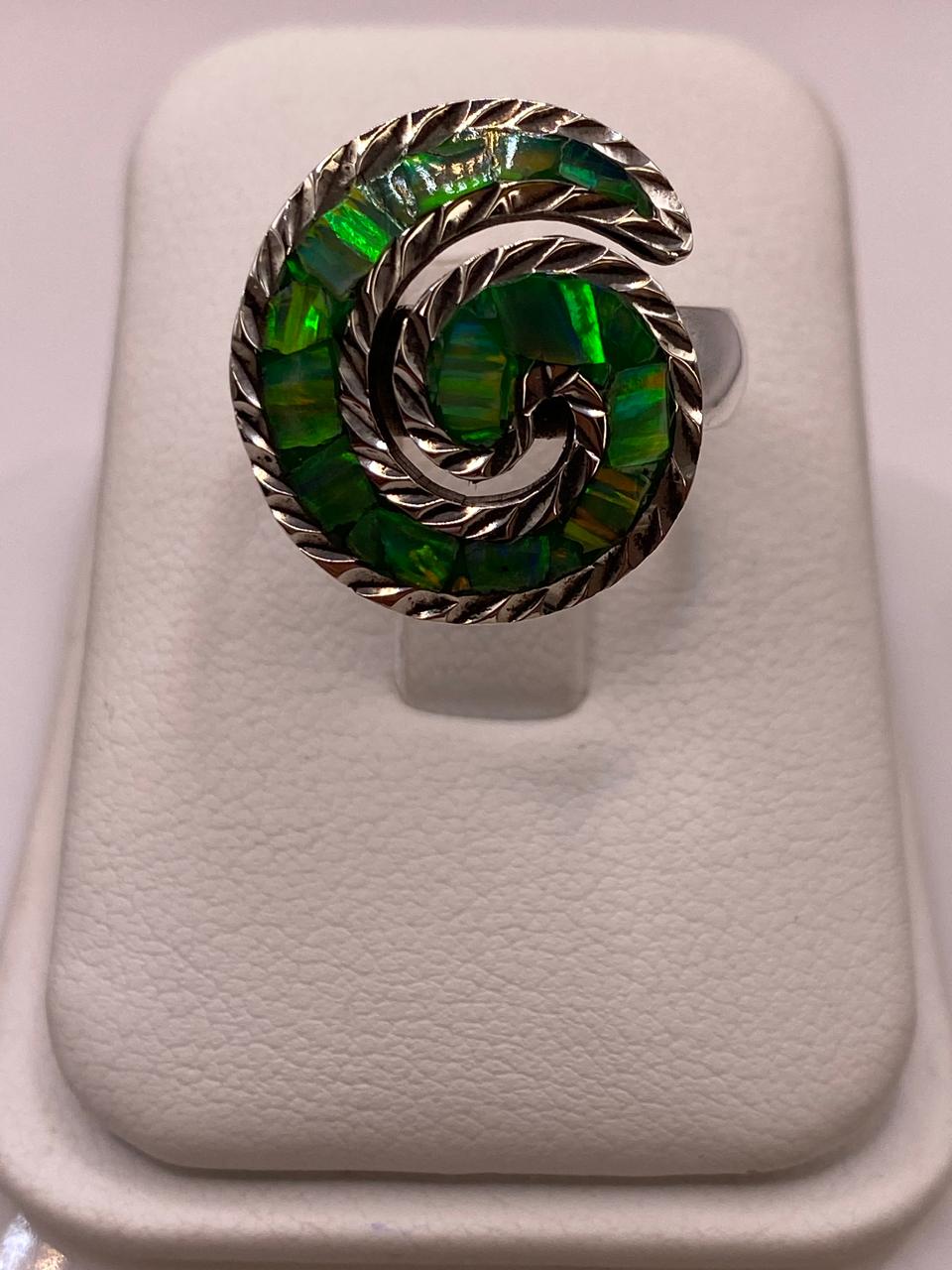 Anillo Plata Ley 950 Diseño en Espiral e Incrustación de Ópalo de Fuego Verde