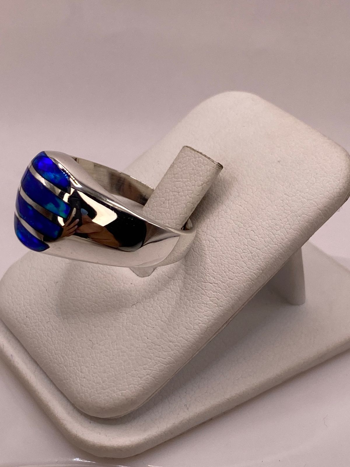 Anillo Plata Ley 950 con Ópalo de Fuego Azul Diseño Segmentado Moderno