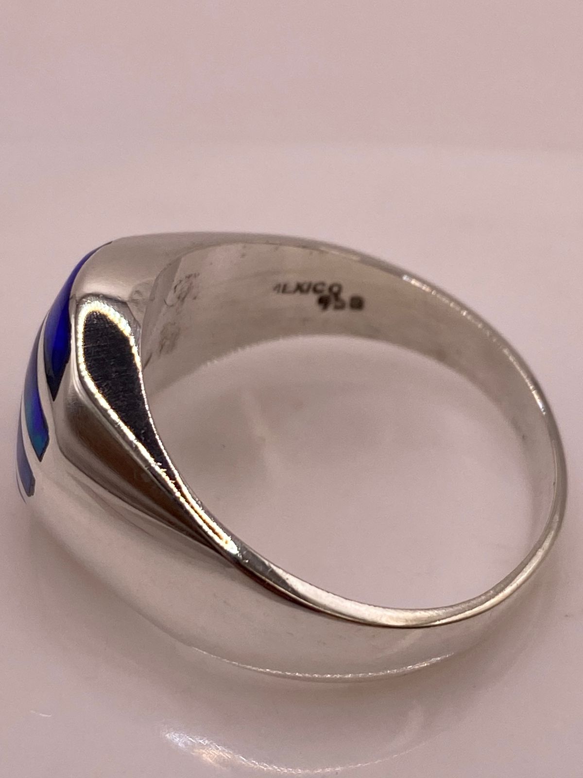 Anillo Plata Ley 950 con Ópalo de Fuego Azul Diseño Segmentado Moderno