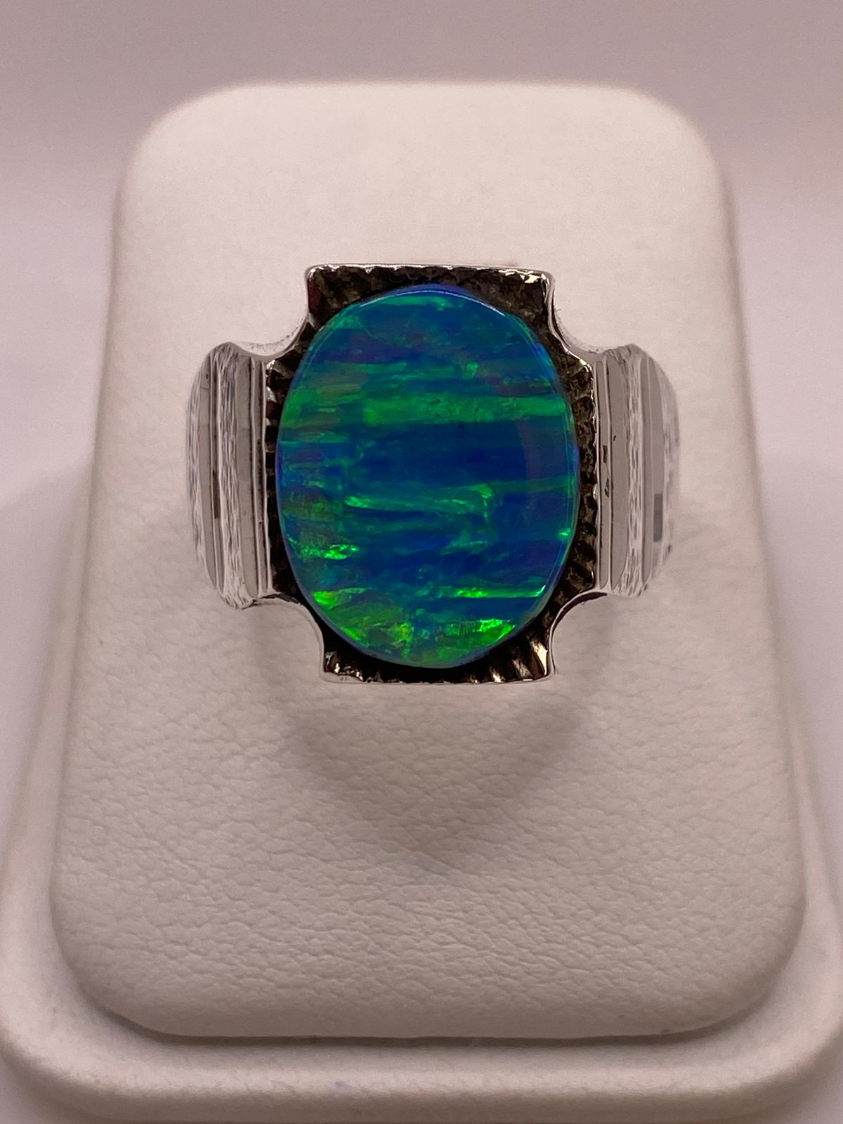 Anillo Plata Ley 950 con Ópalo de Fuego Azul‑verde Montura Ovalada Artesanal
