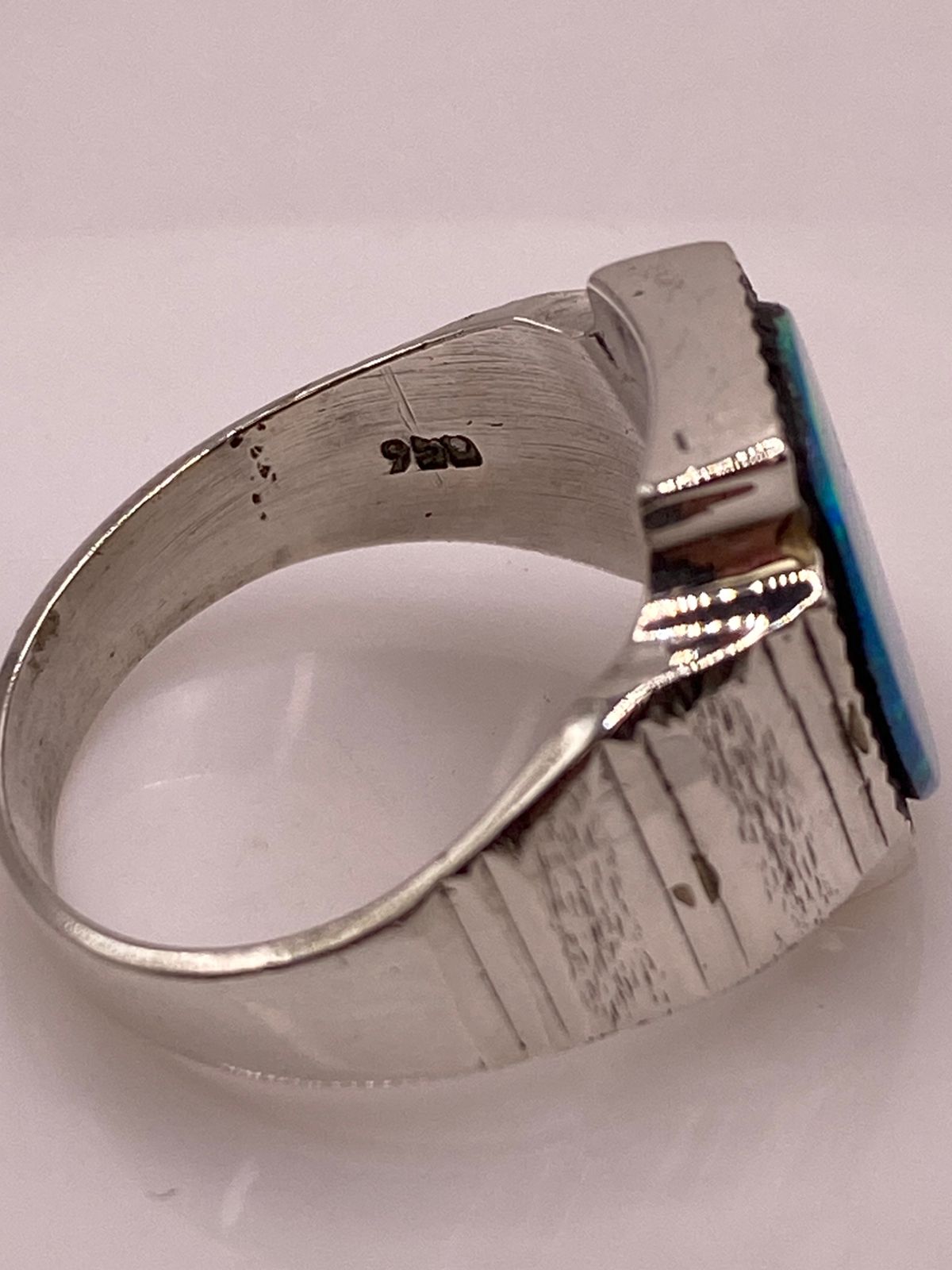 Anillo Plata Ley 950 con Ópalo de Fuego Azul‑verde Montura Ovalada Artesanal
