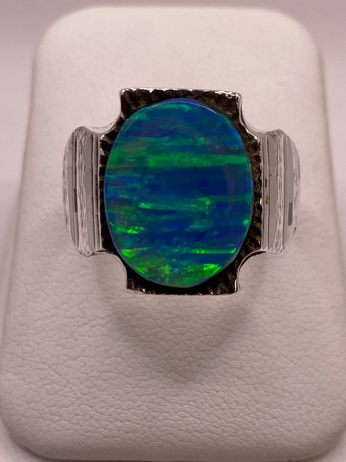 Anillo Plata Ley 950 con Ópalo de Fuego Azul‑verde Montura Ovalada Artesanal