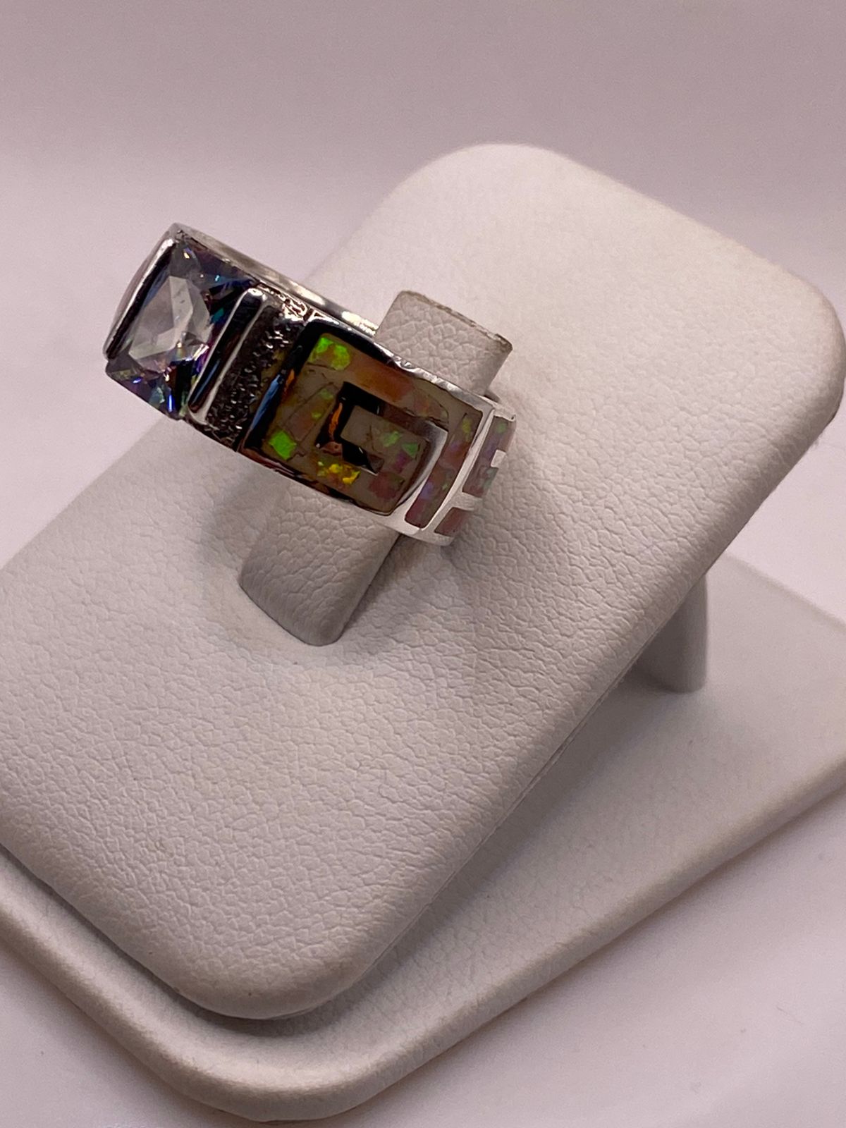 Anillo Plata Ley 950 con Ópalo de Fuego y Circonia Multicolor Diseño Greca