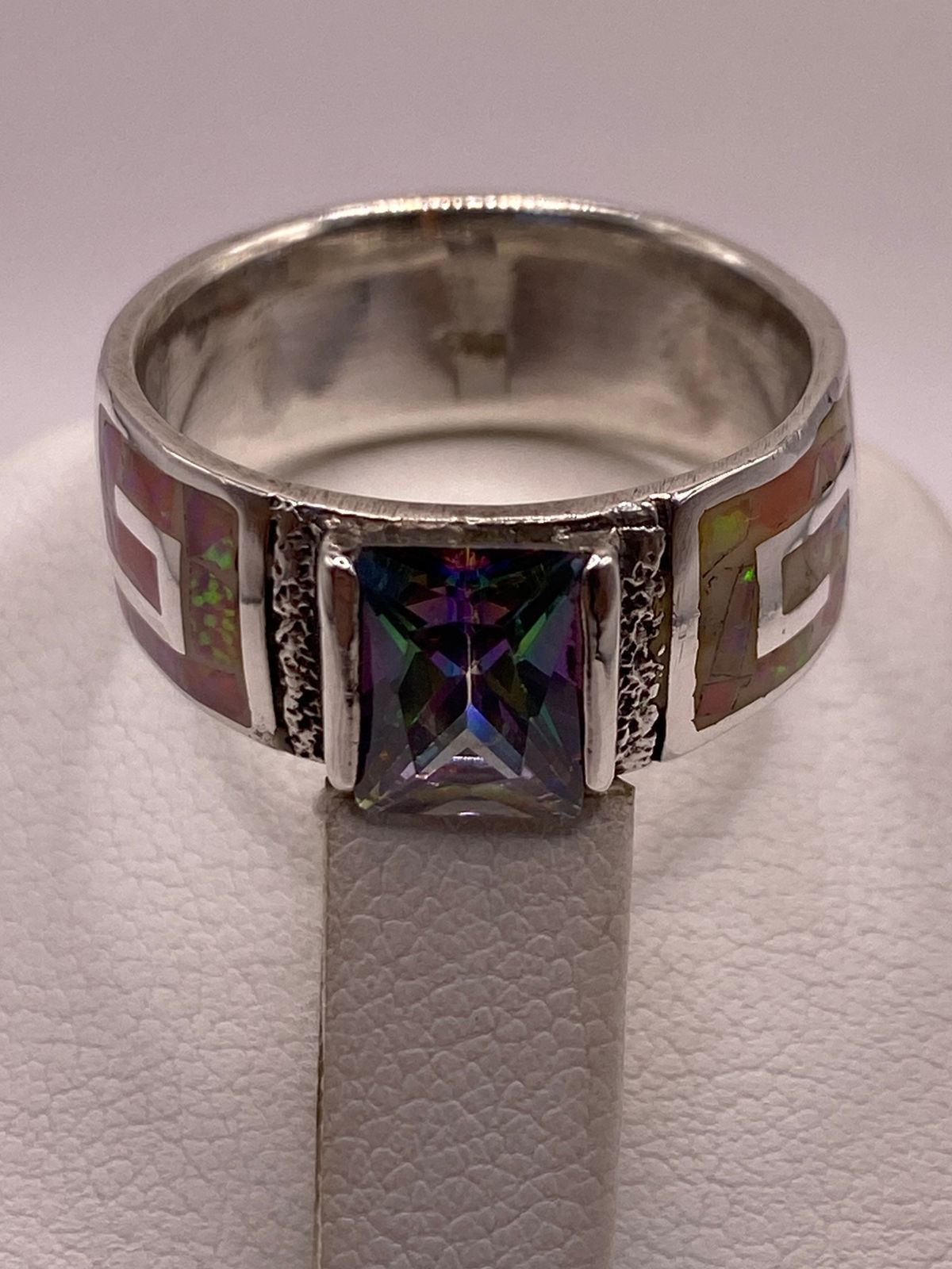 Anillo Plata Ley 950 con Ópalo de Fuego y Circonia Multicolor Diseño Greca