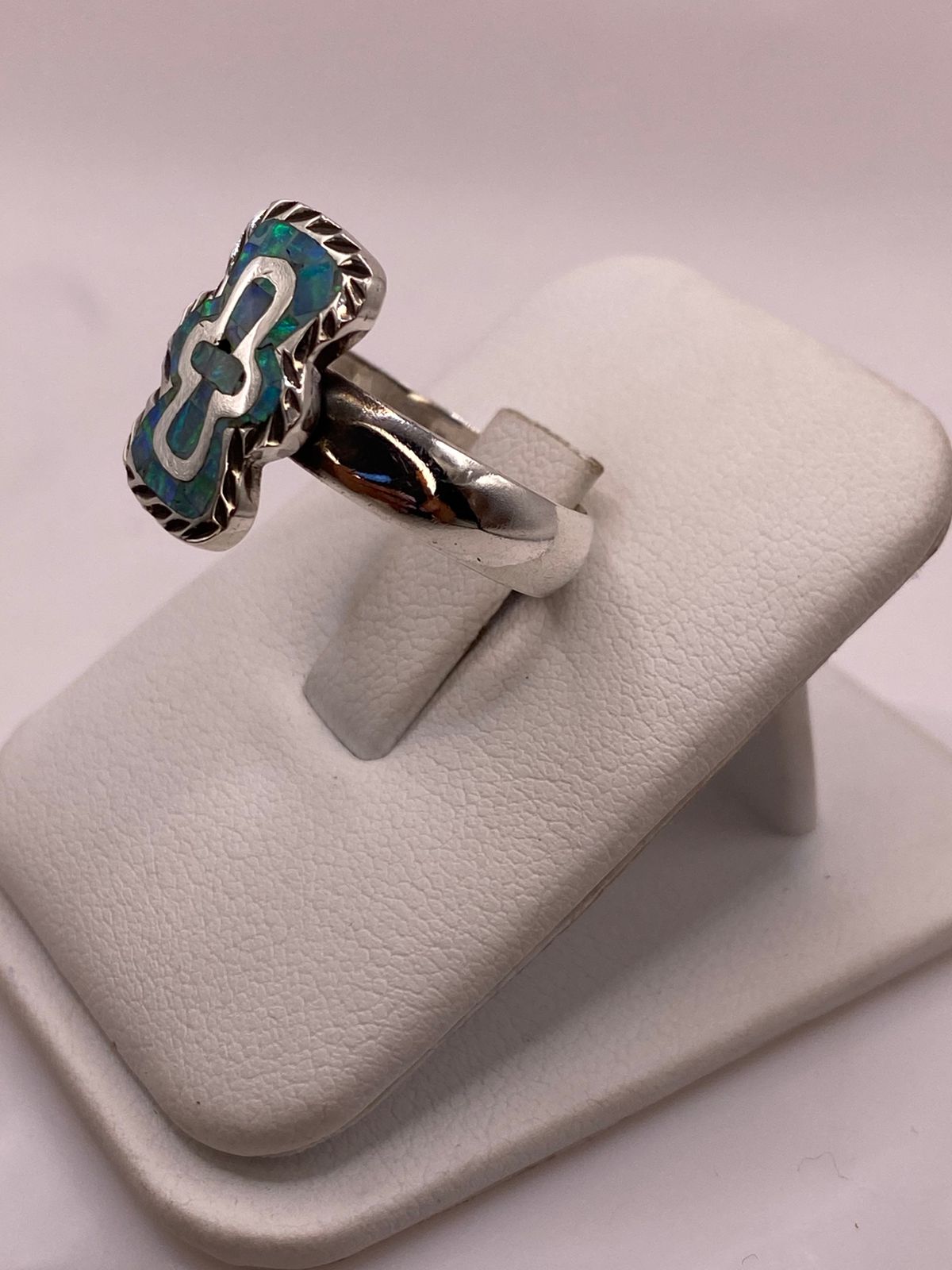 Anillo Plata Ley 950 con Ópalo de Fuego Diseño Artesanal de Cruz