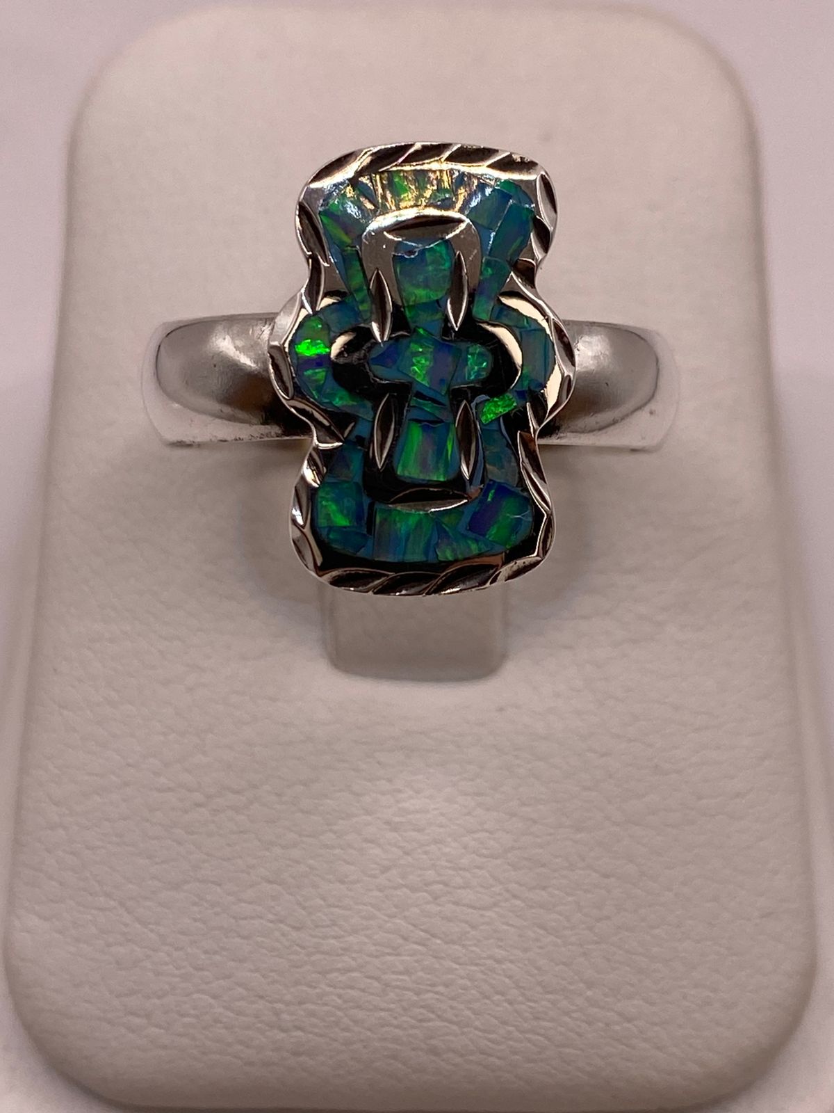 Anillo en Plata Ley 950 con Ópalo de Fuego Diseño con Figura de Cruz