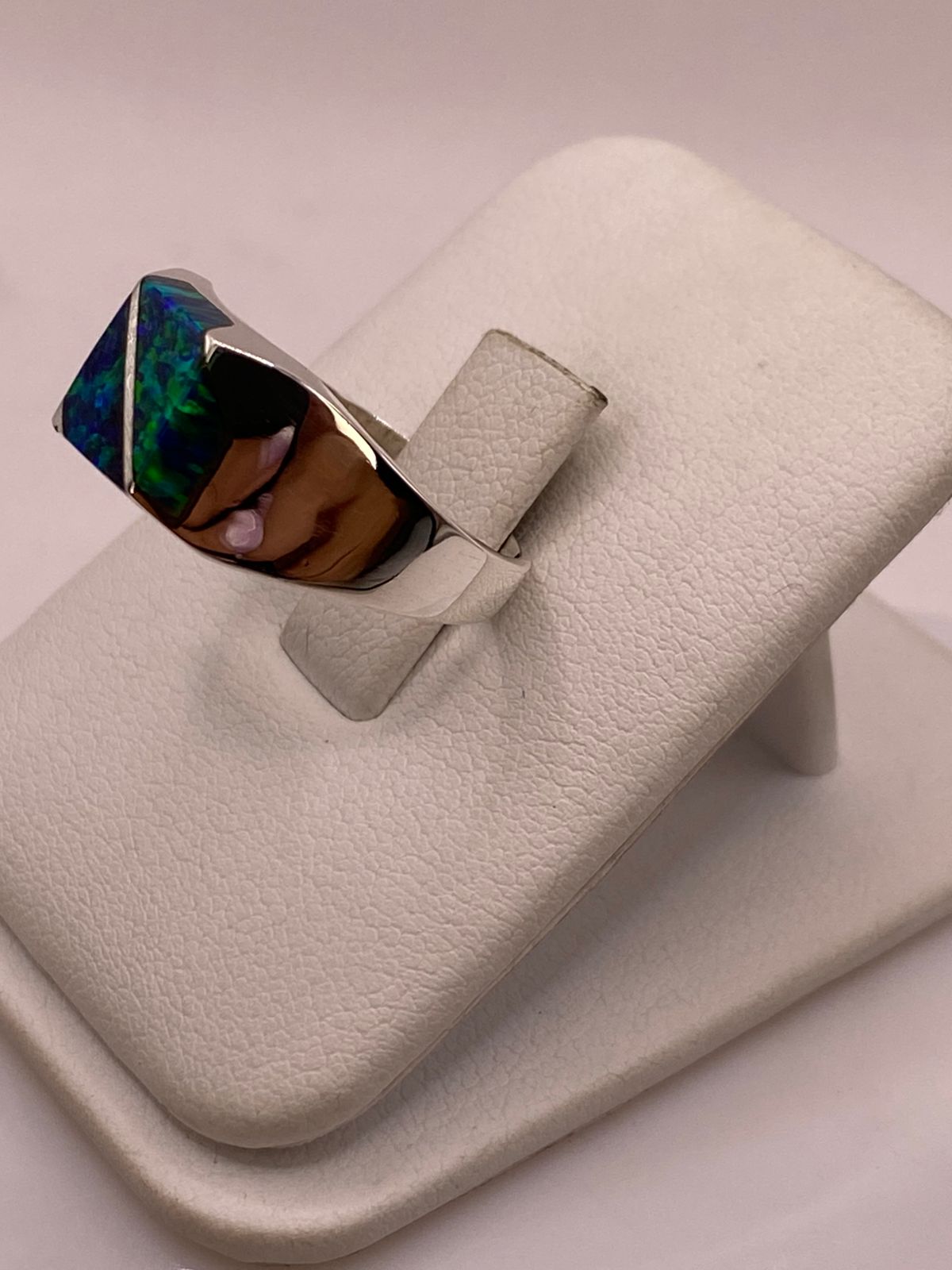Anillo Plata Ley 950 con Ópalo de Fuego Diseño Moderno con Incrustación