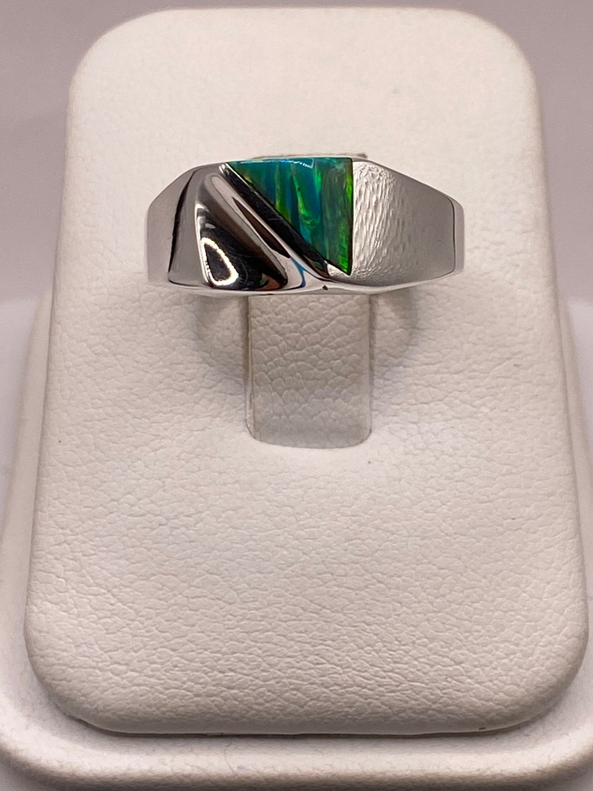 Anillo Plata Ley 950 con Ópalo de Fuego Diseño Moderno con Incrustación Diagonal