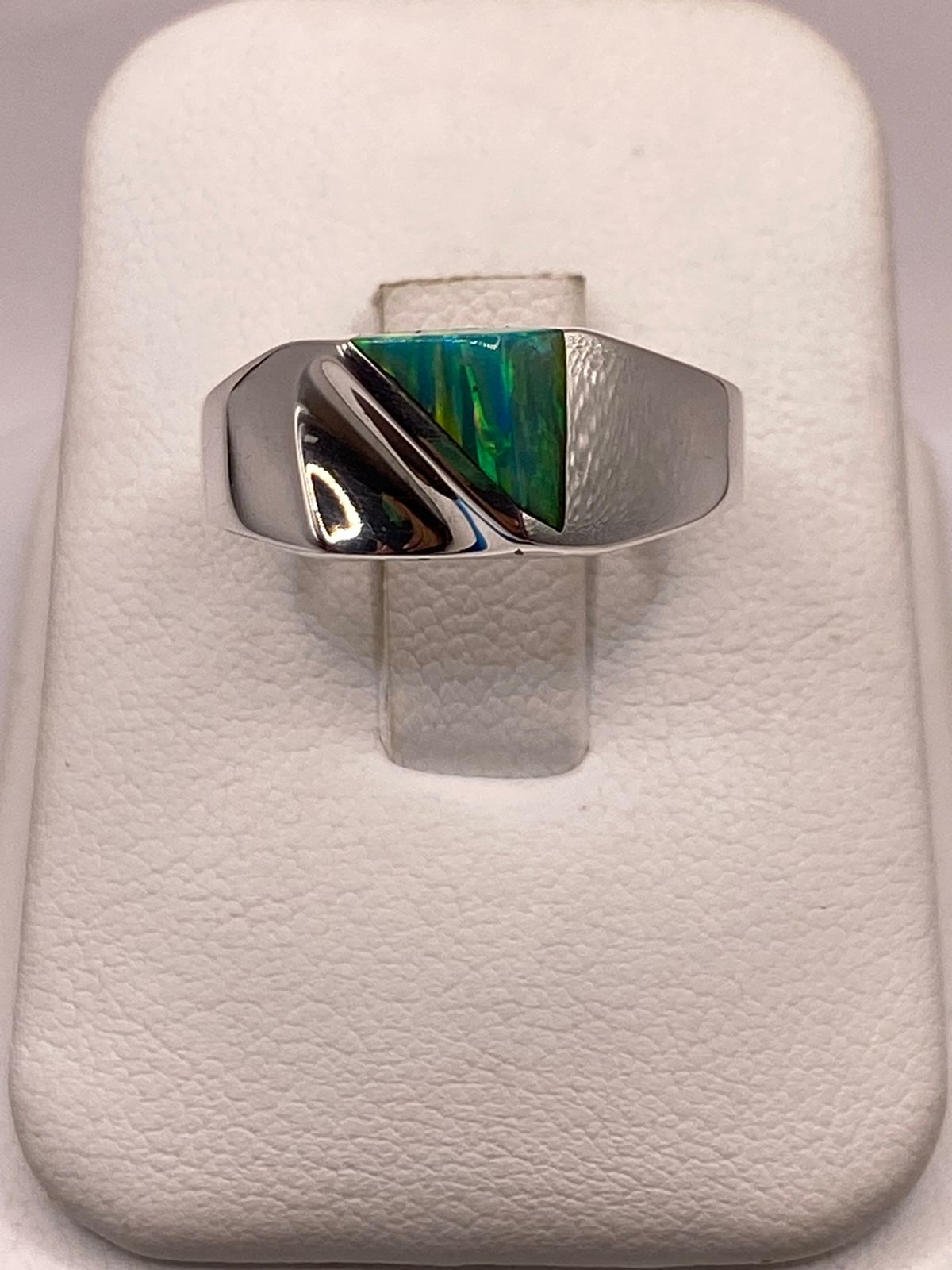 Anillo Plata Ley 950 con Ópalo de Fuego Diseño Moderno con Incrustación Diagonal