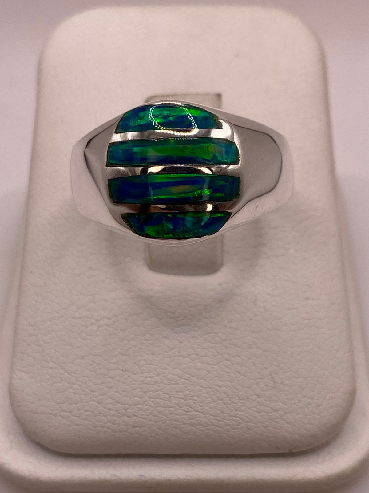 Anillo en Plata Ley 950 con Ópalo de Fuego Diseño Ovalado Segmentado