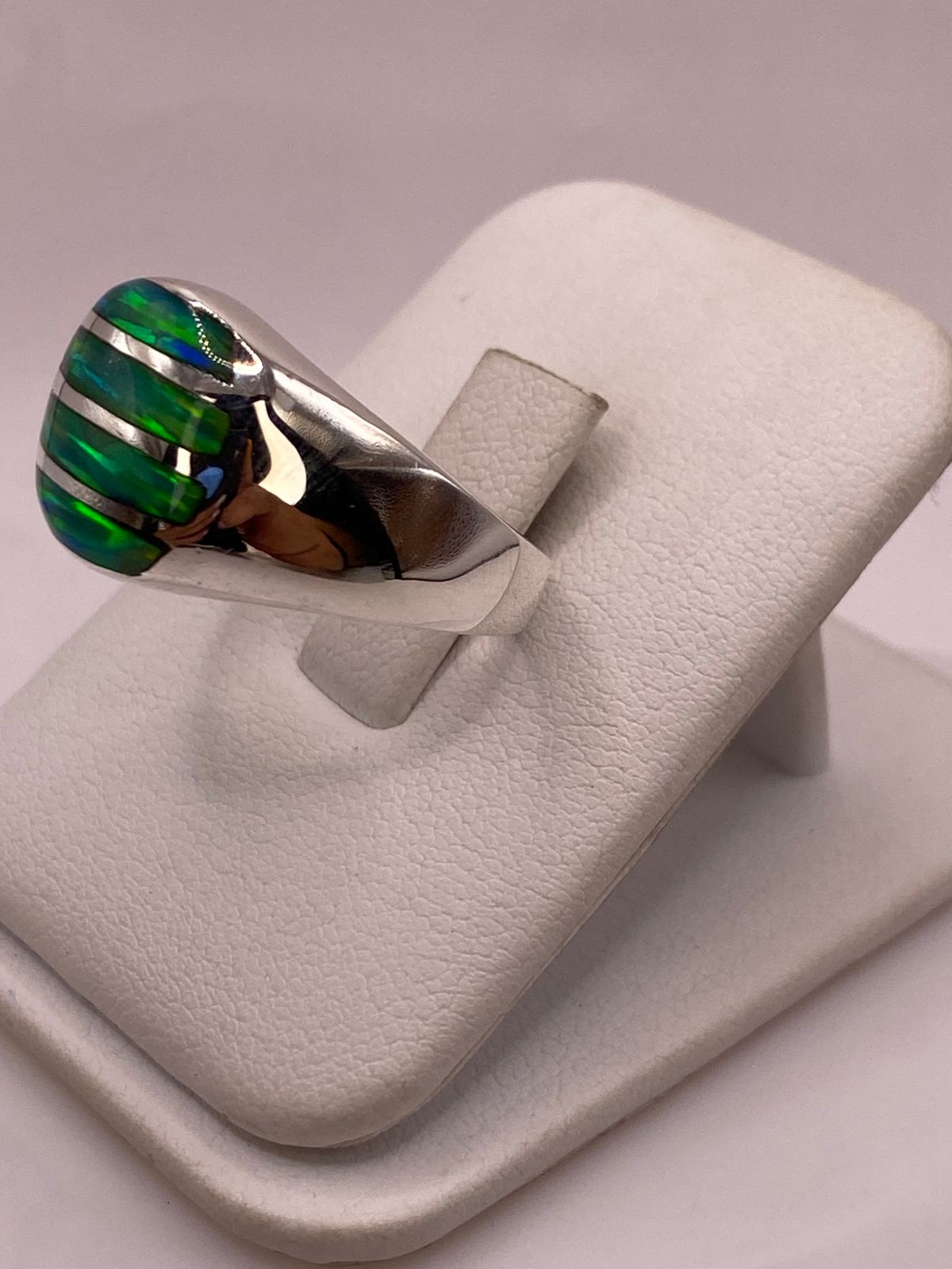 Anillo en Plata Ley 950 con Ópalo de Fuego Diseño Segmentado Moderno