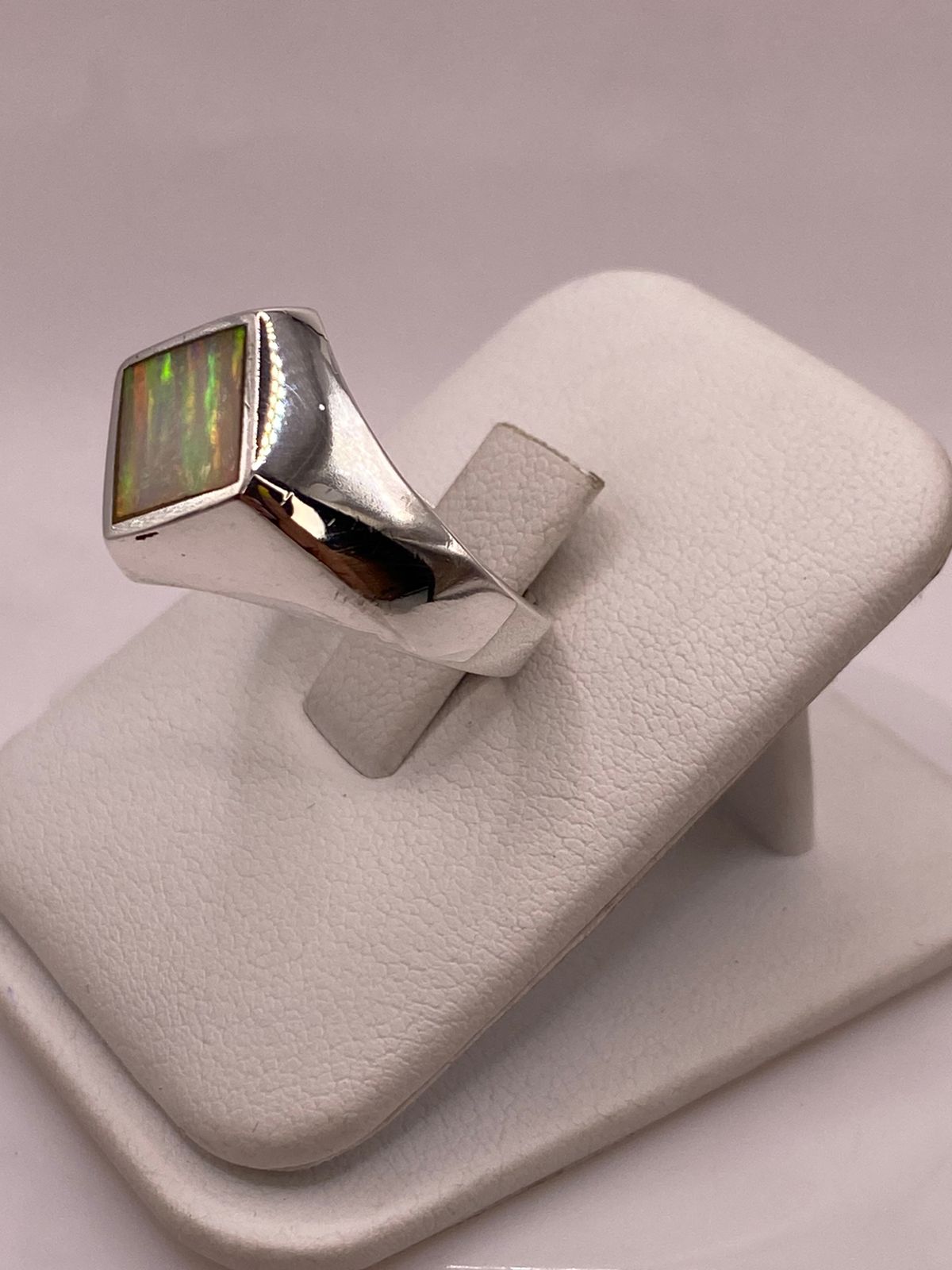 Anillo de Plata Ley 950 con Ópalo de Fuego en Montura Romboidal