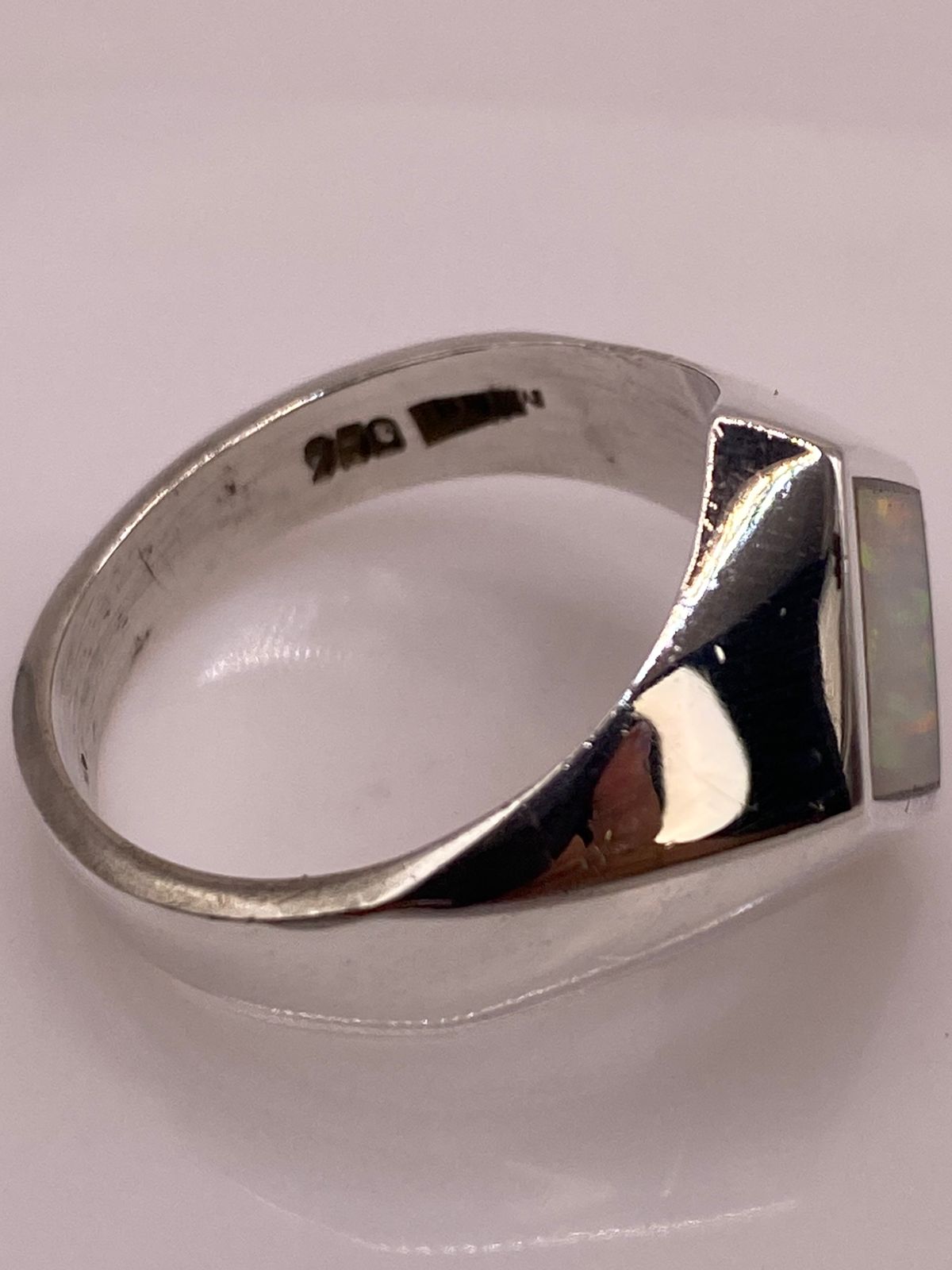 Anillo de Plata Ley 950 con Ópalo de Fuego en Montura Romboidal