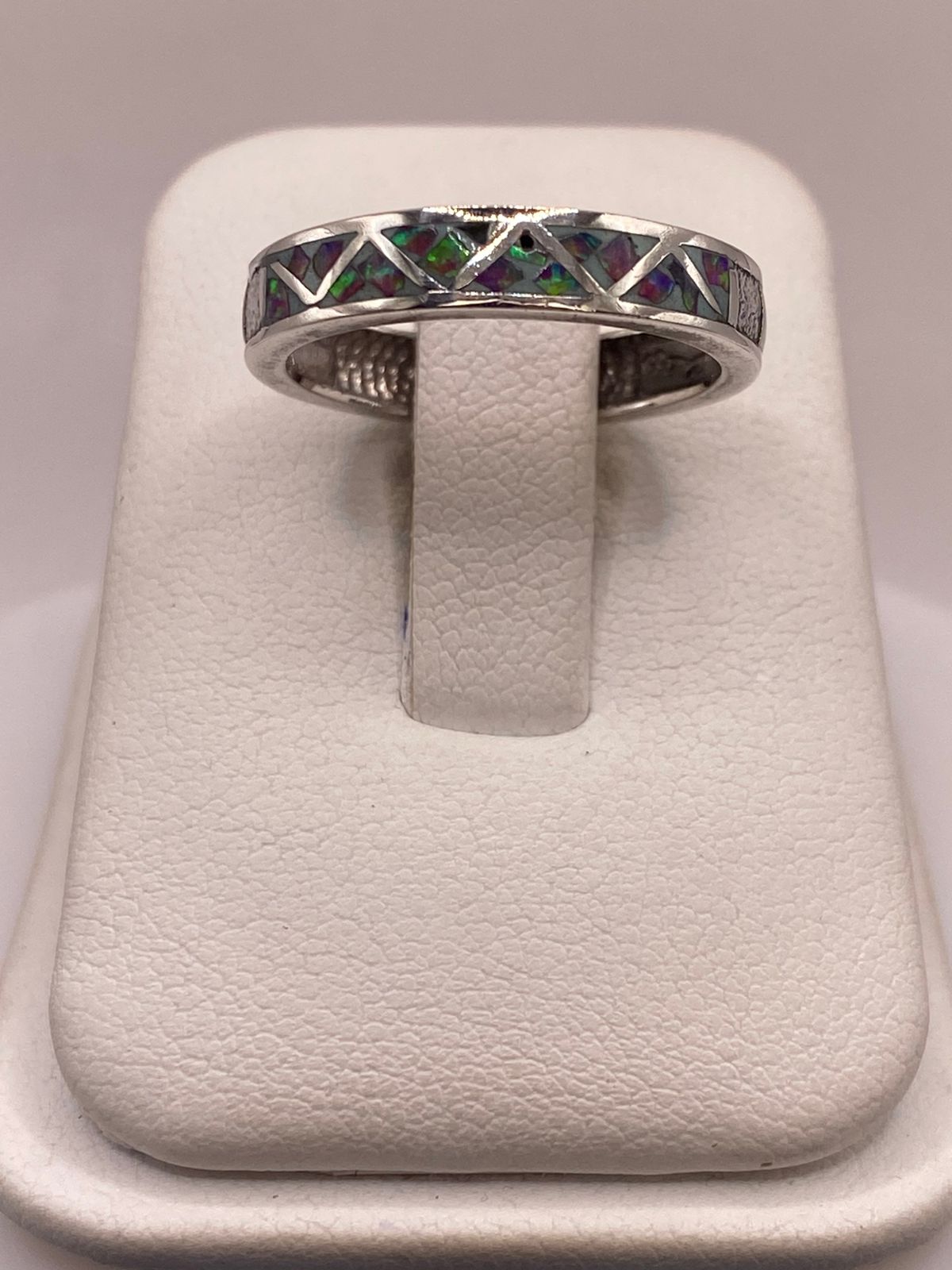 Anillo de Plata Ley 950 con Ópalo de Fuego Multicolor y Figuras Geométrica
