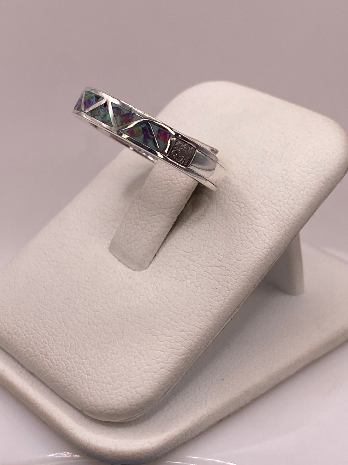 Anillo de Plata Ley 950 con Ópalo de Fuego Multicolor y Figuras Geométrica