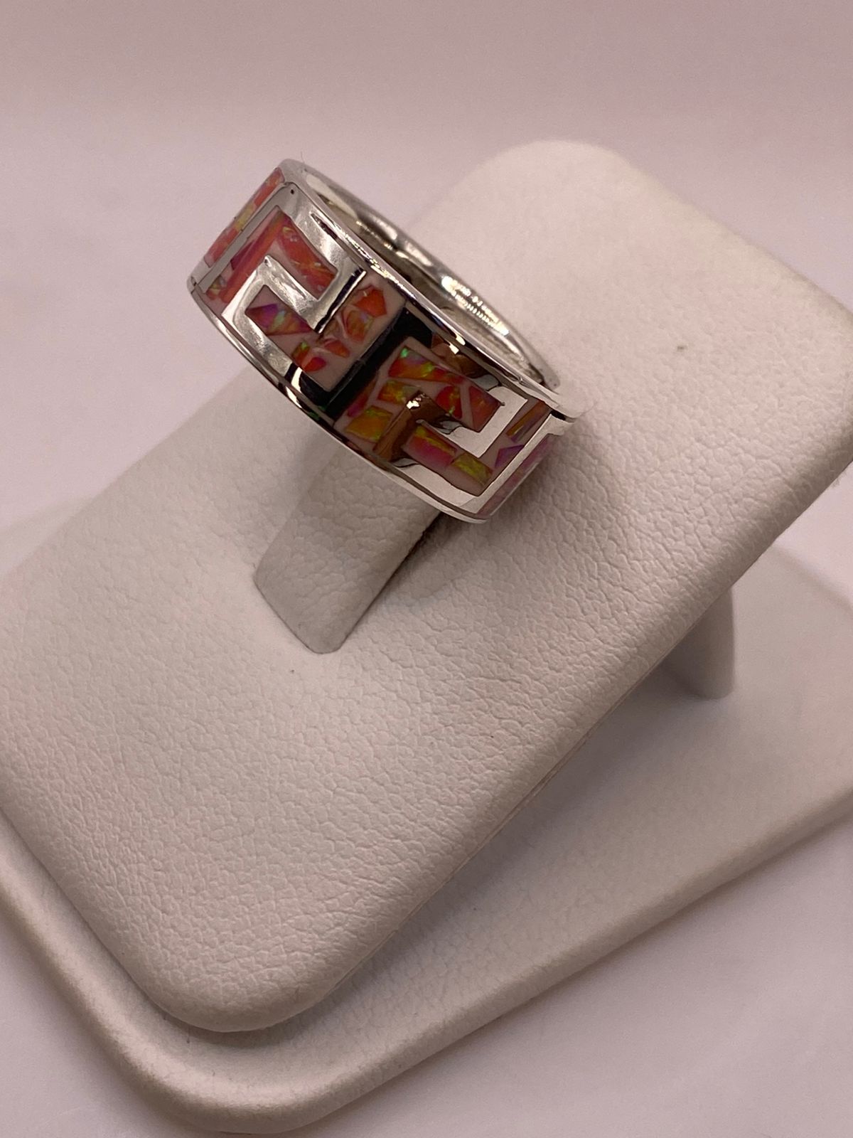 Anillo Plata Ley 950 con Ópalo de Fuego Rosado Diseño Geométrico Tipo Greca