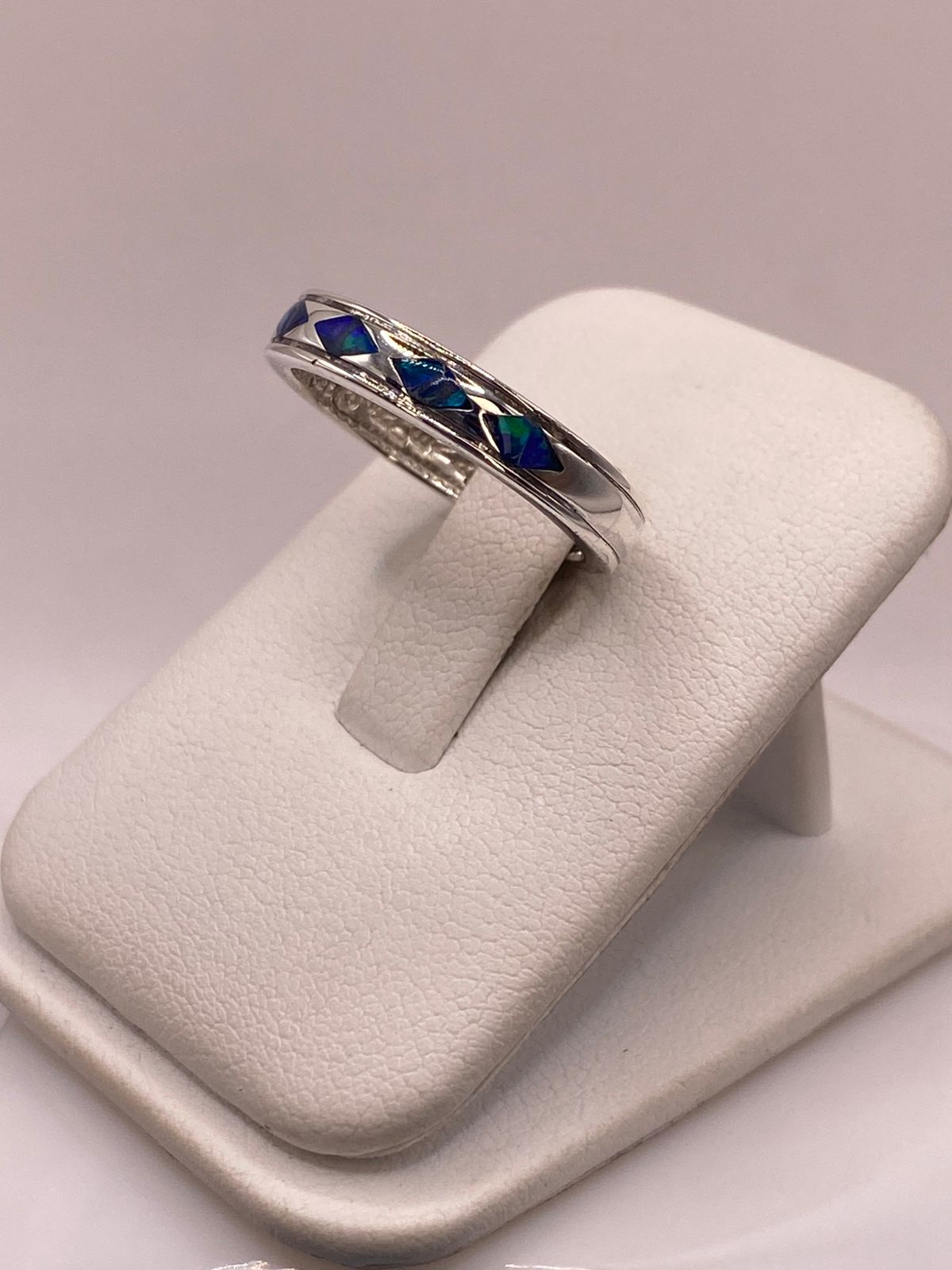 Anillo de Plata Ley 950 con Ópalo Multicolor en Figuras de Rombo