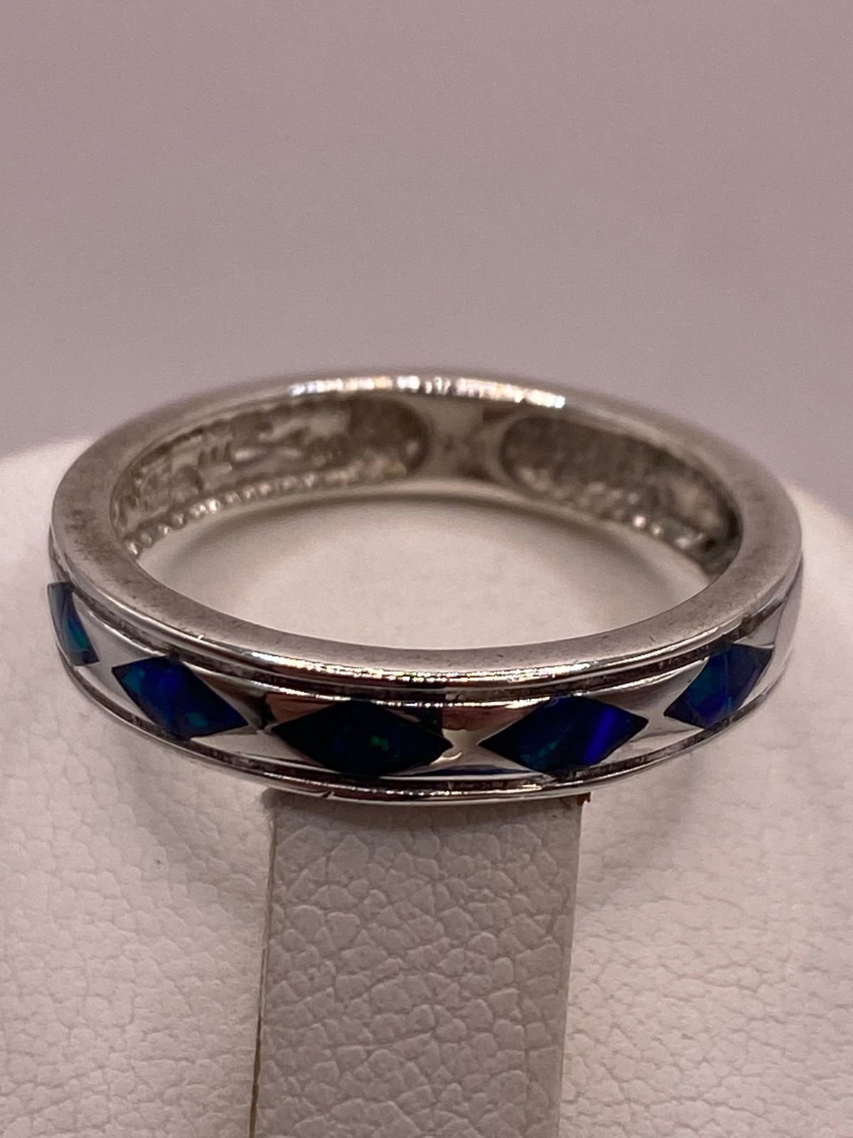 Anillo de Plata Ley 950 con Ópalo Multicolor en Figuras de Rombo