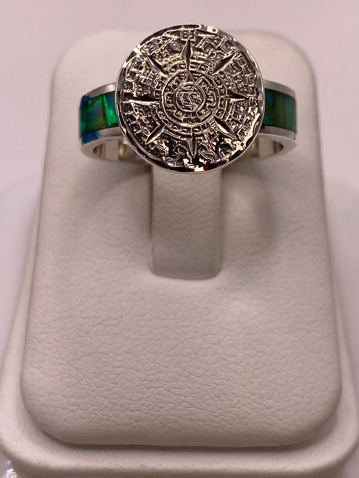 Anillo Plata Ley 950 con Piedra Ópalo de Fuego y Diseño de Calendario Azteca