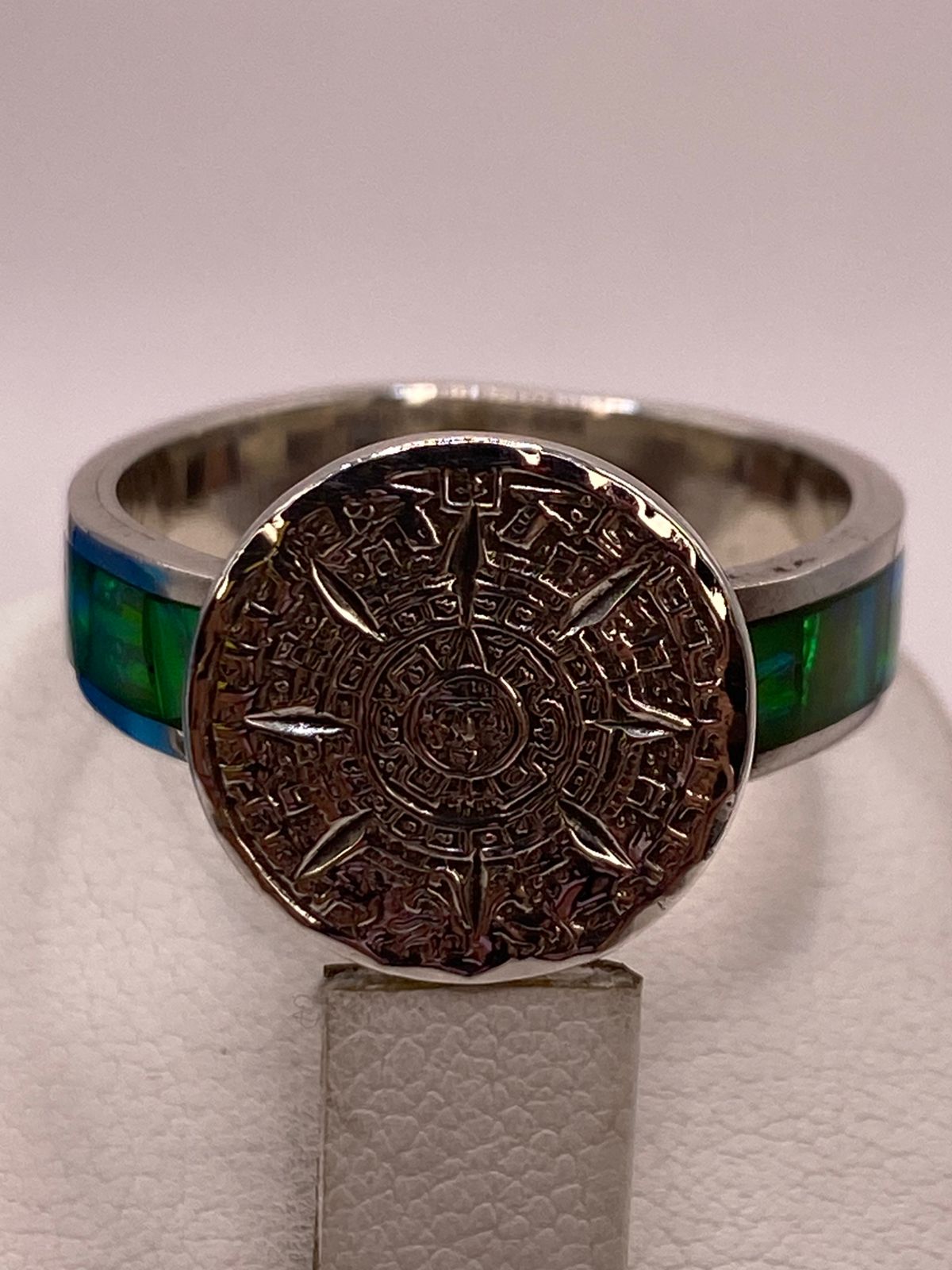 Anillo Plata Ley 950 con Piedra Ópalo de Fuego y Diseño de Calendario Azteca