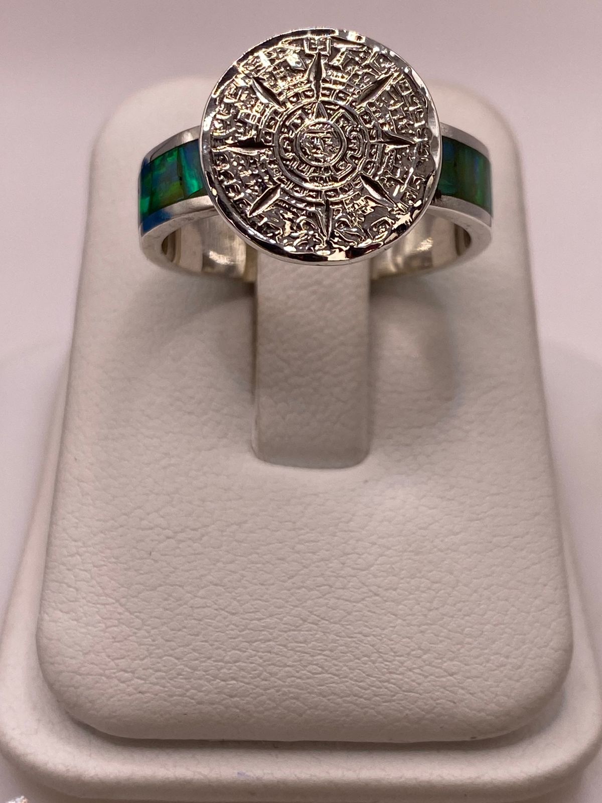 Anillo Plata Ley 950 con Piedra Ópalo de Fuego y Diseño de Calendario Azteca