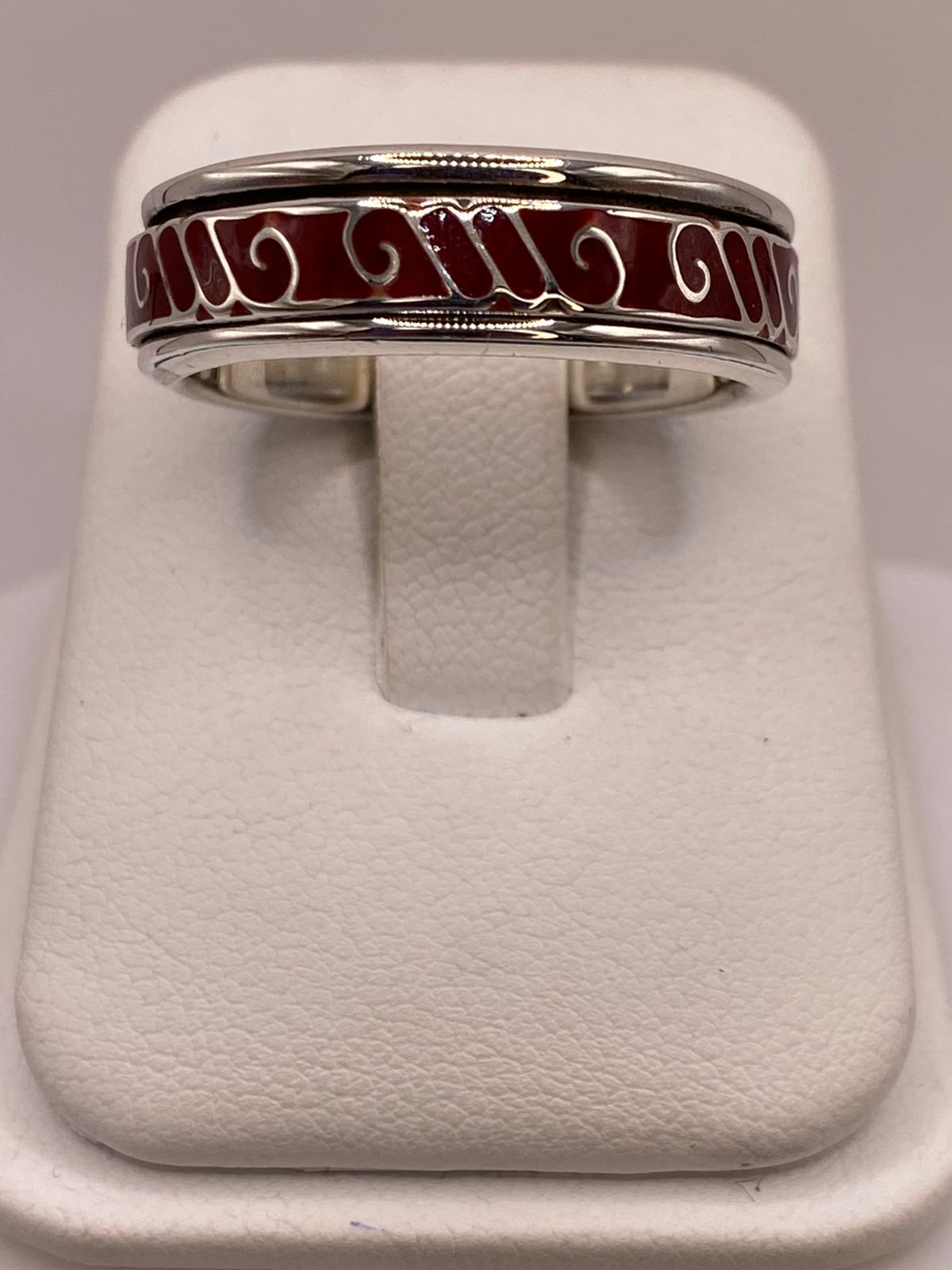 Anillo de Plata .925 con Coral Rojo – Diseño de Espirales Elegantes