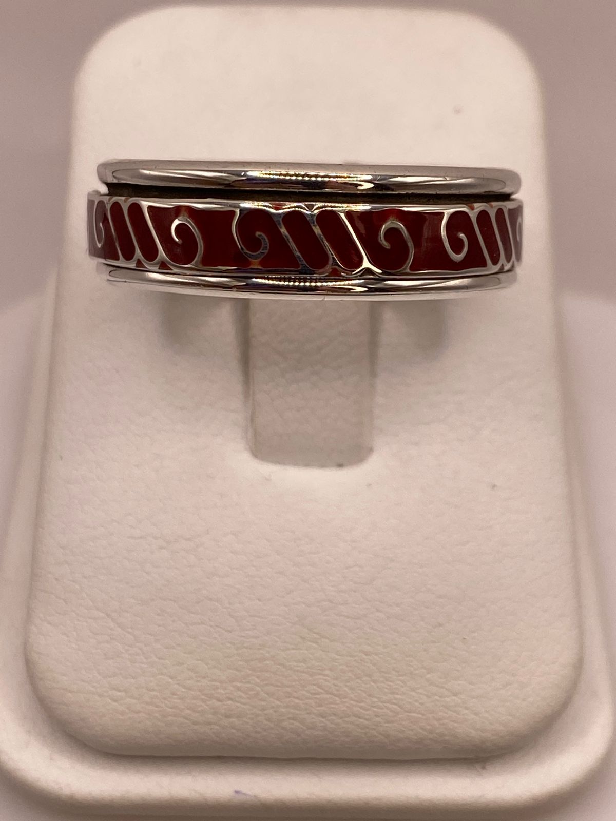 Anillo de Plata .925 con Coral Rojo – Diseño de Espirales Elegantes